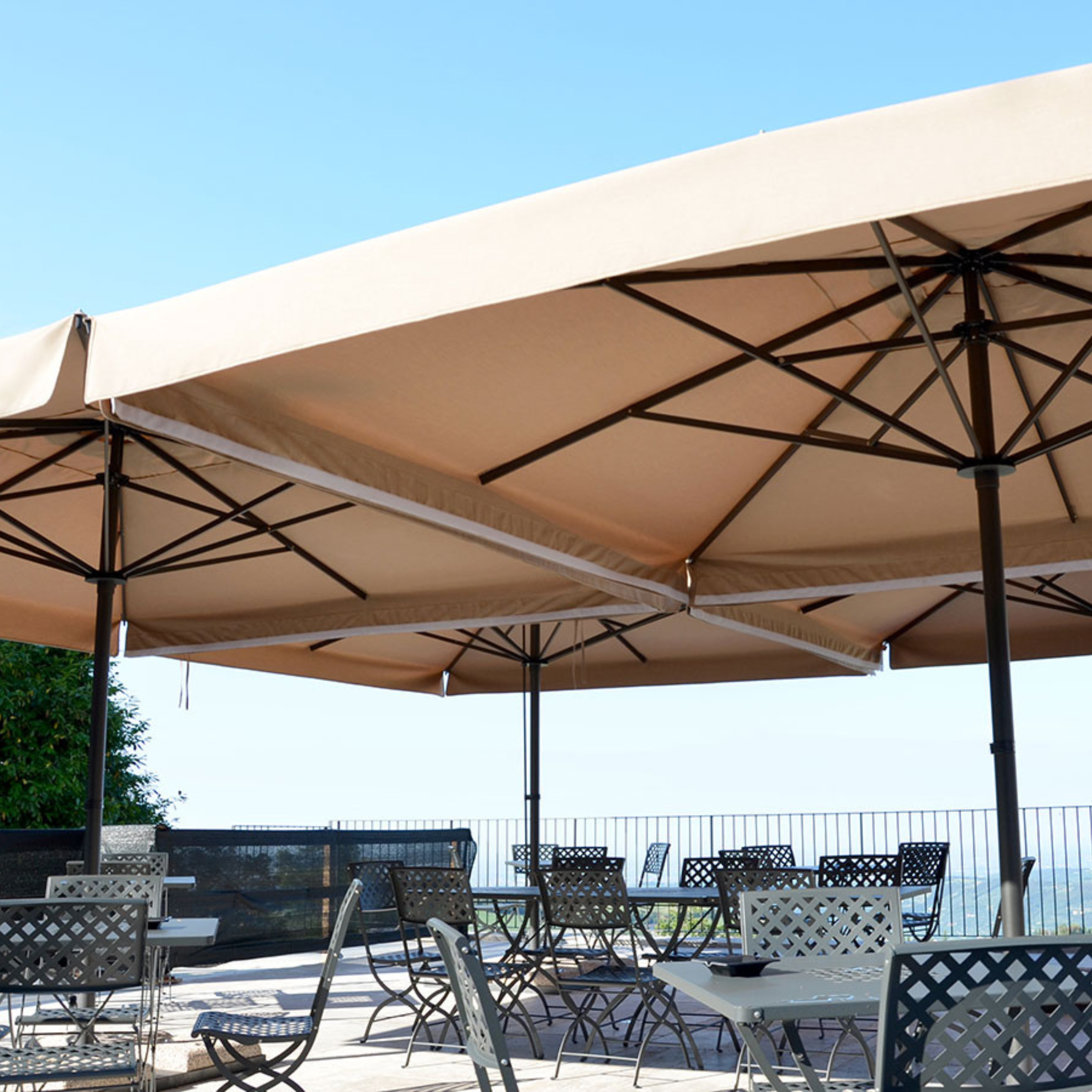 Modern ecru "Platino Basic" garden umbrella with anthracite telescopic central pole