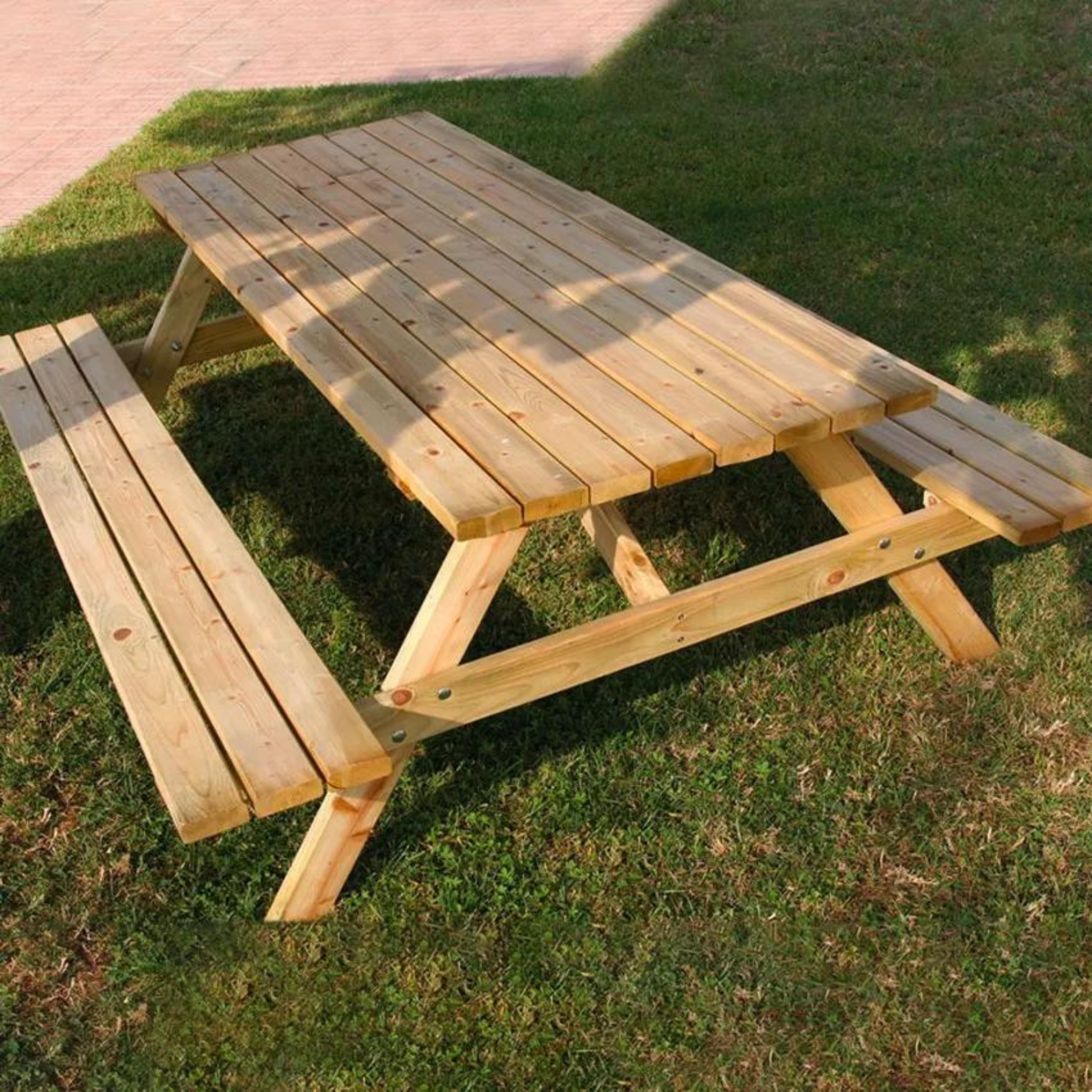 "Garden" outdoor picnic table in conifer wood with seats 180x150 cm 70h