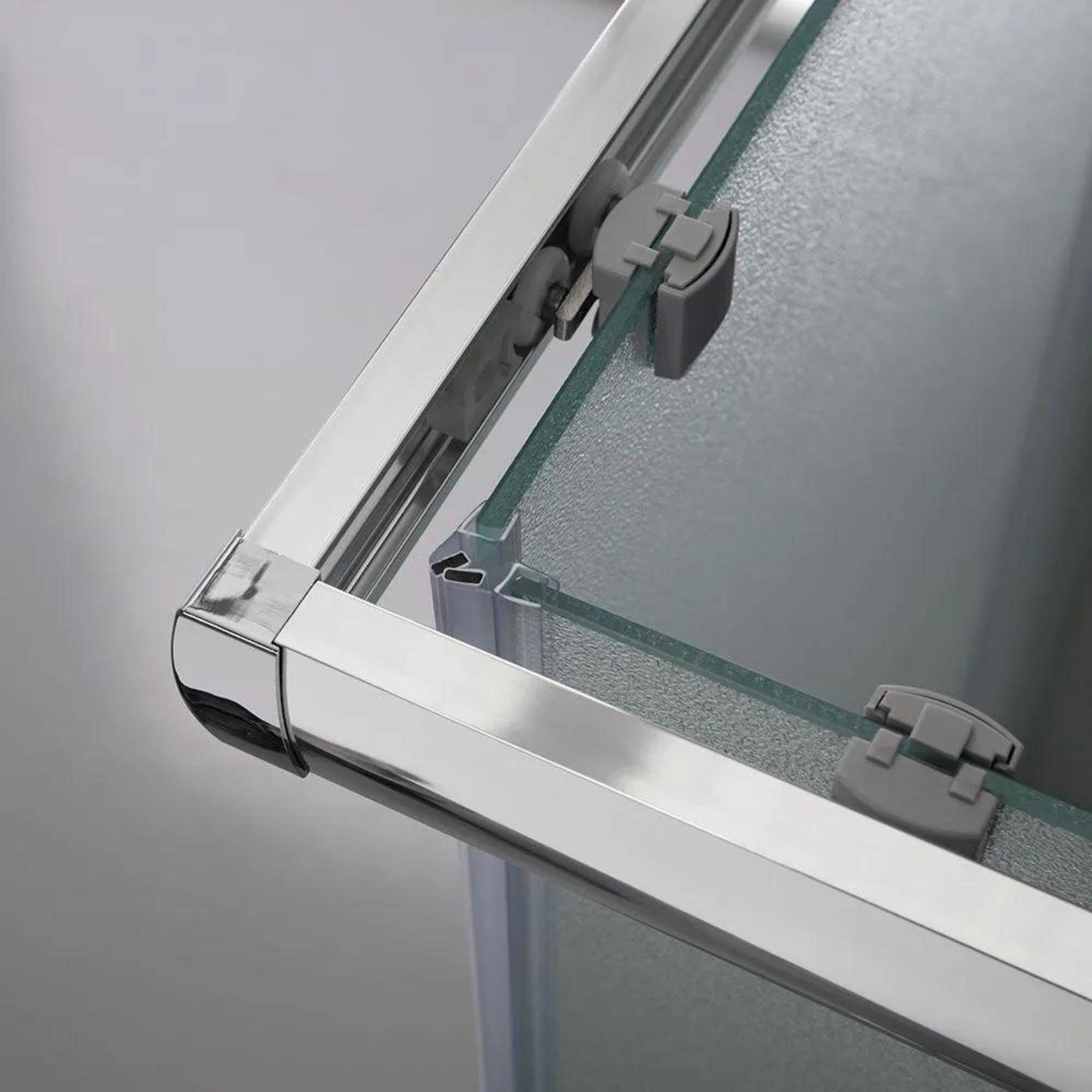 "Genova Two" shower enclosure with sliding doors in opaque tempered glass, 185 cm high.