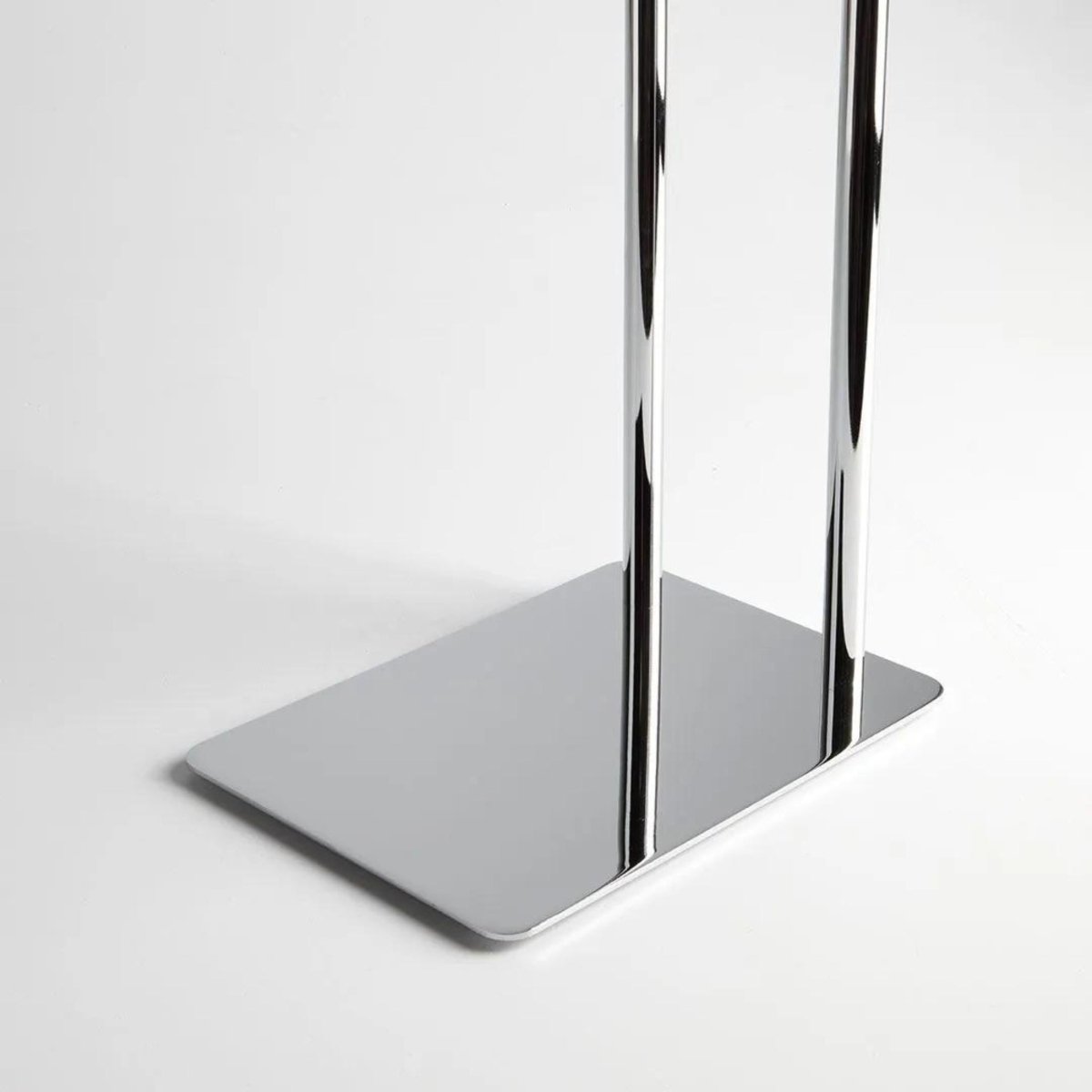 Piantana porta 2 salviette "Wilhelm" in metallo cromato con basamento rettangolare - MondoViro