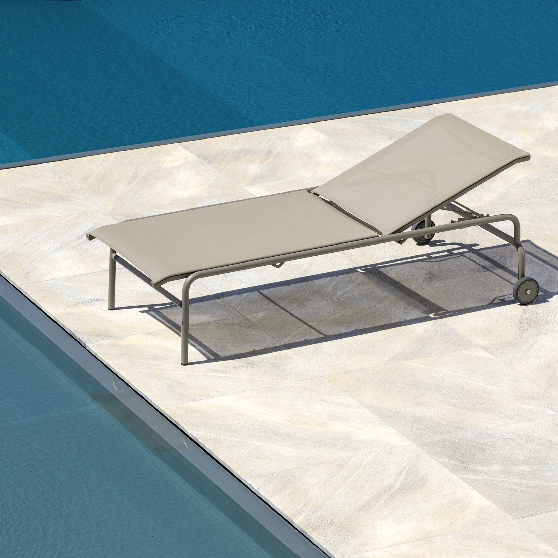 "Miami" fabric and aluminum garden sun lounger, 200x80 cm, 40 cm high