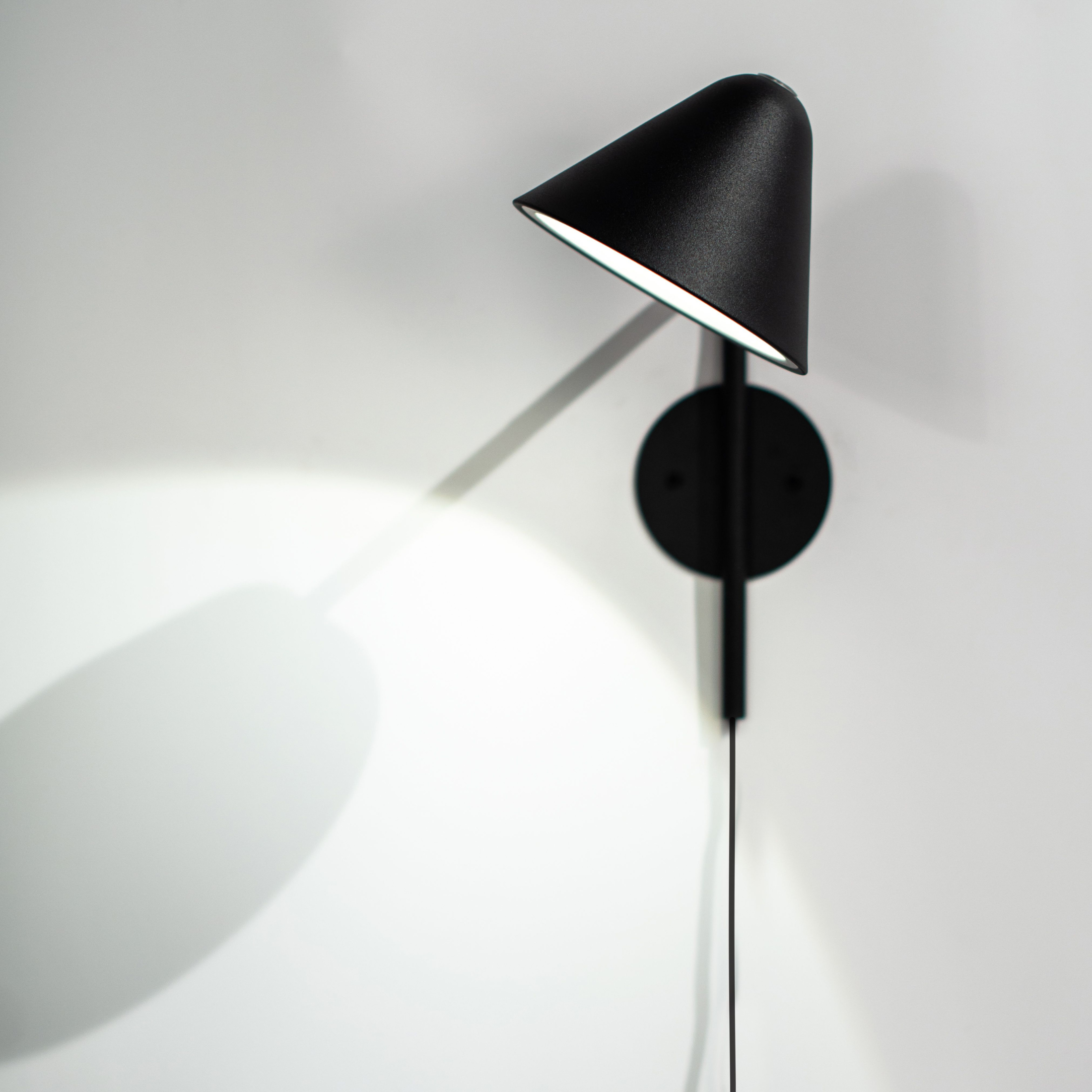 Metal lamp with "Perl" lampshade, floor, table and hanging