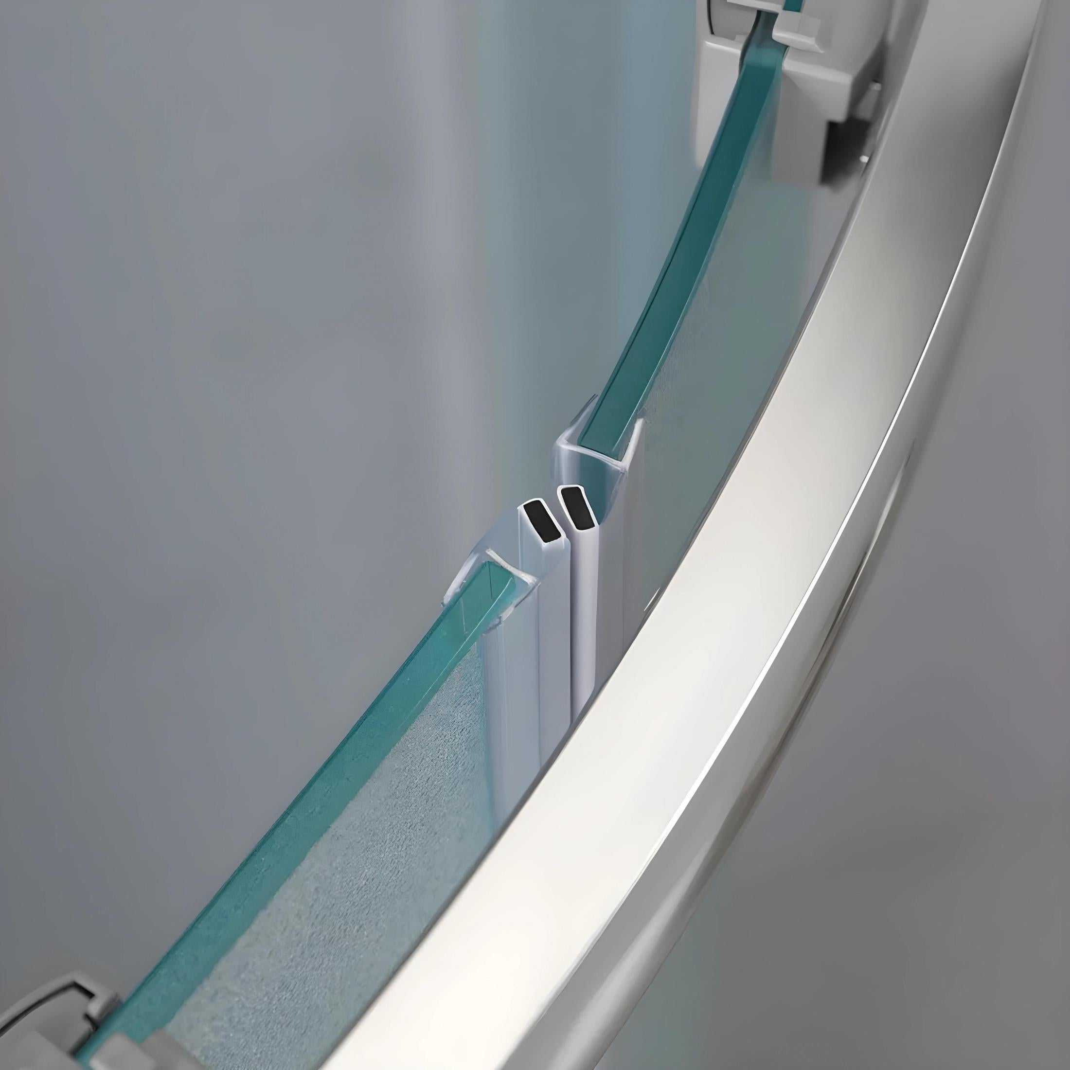 Semicircular "Genova" shower enclosure with two sliding doors in tempered glass, 185 cm high.