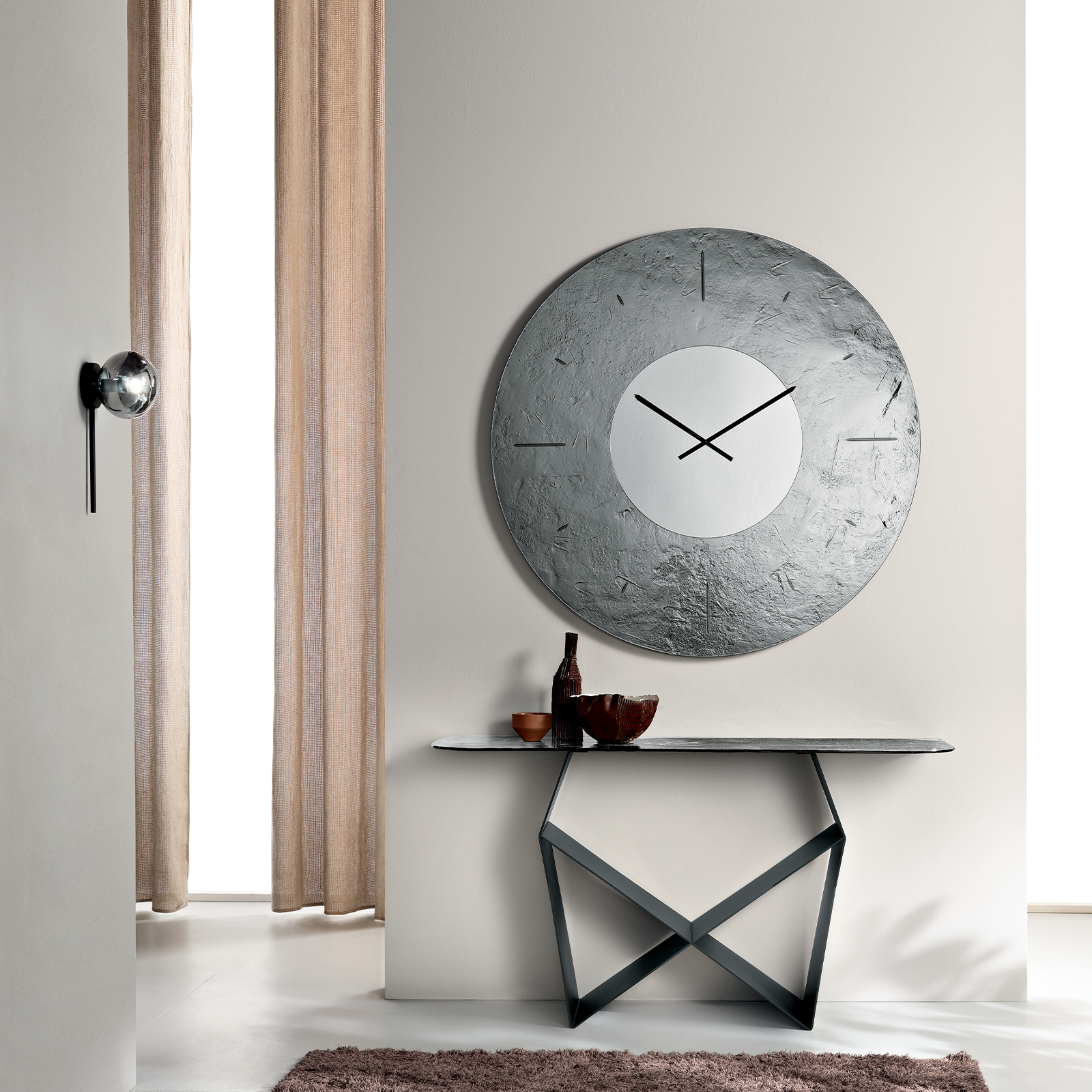 "Forma" console table with painted metal base, 140x40 cm, 76h