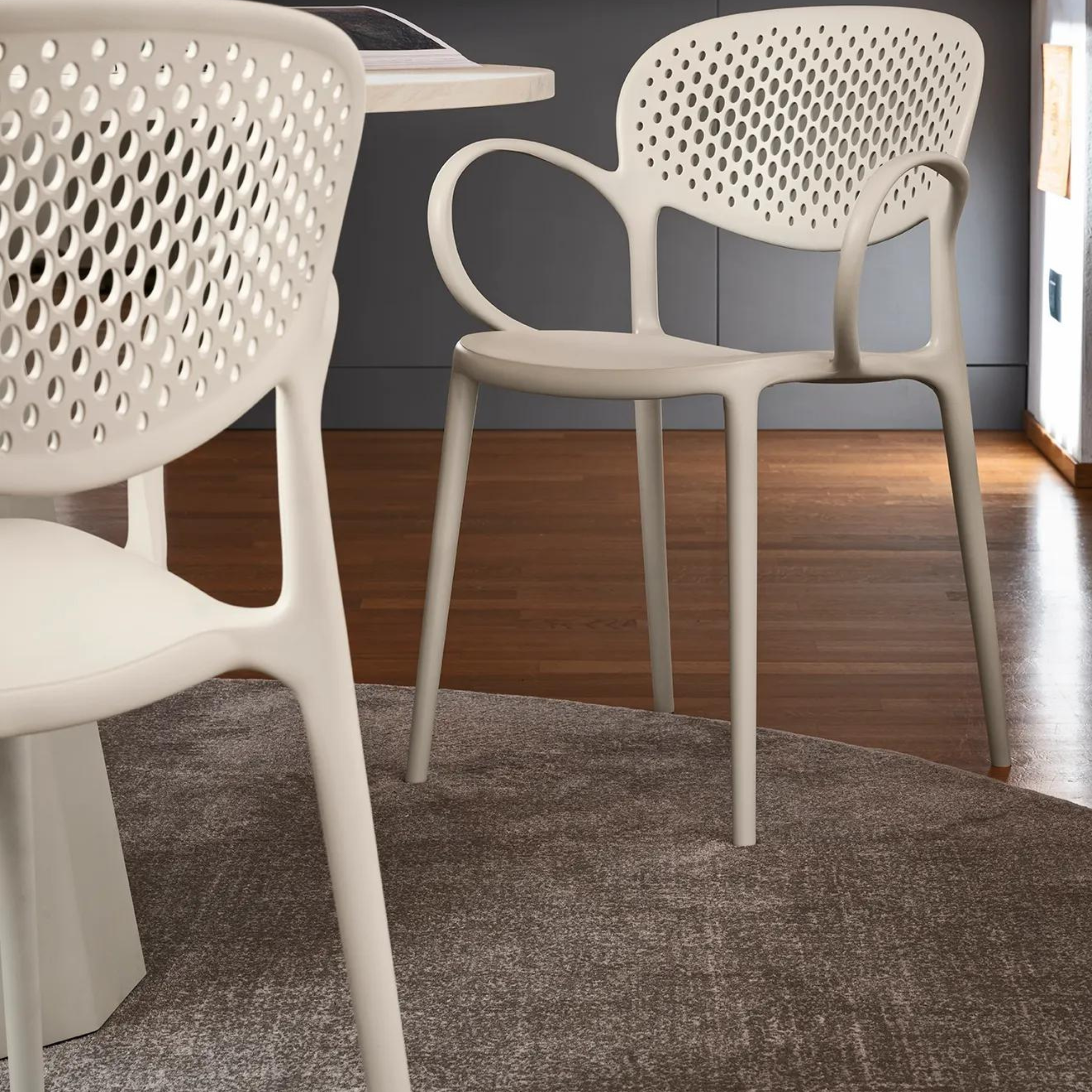 Set of modern "Abby" chairs for living room in polypropylene cm 58.5x53.5 82h