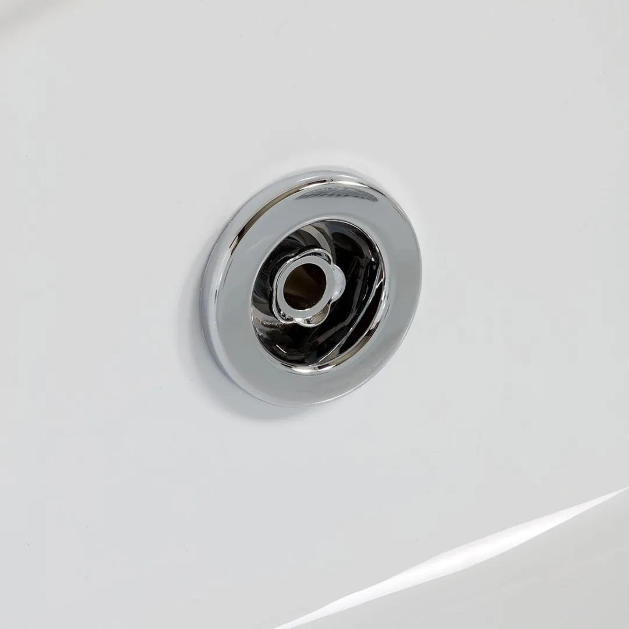 "Doris" corner whirlpool bathtub in white acrylic, 170x78 cm, 65 cm high