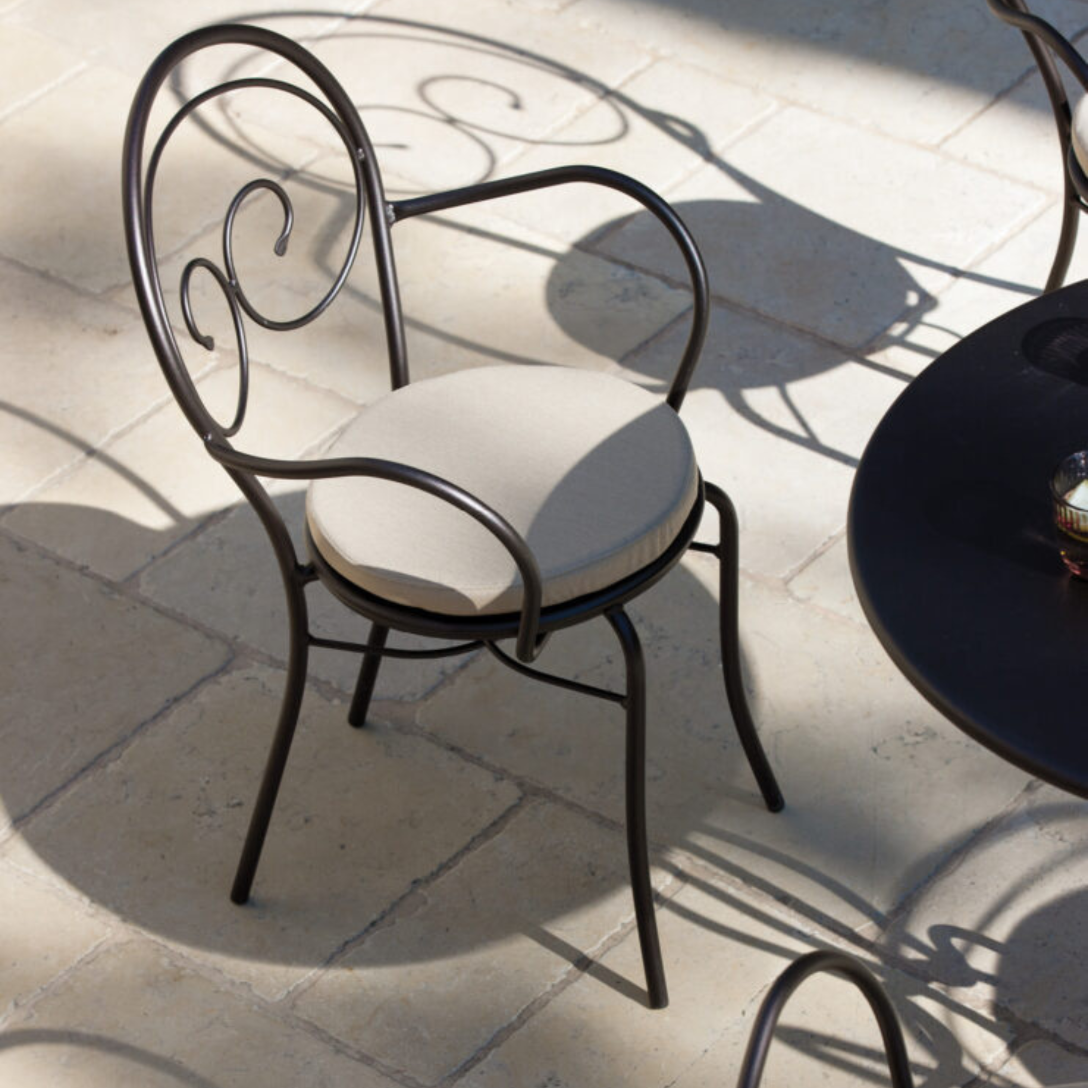 Set of "Mimmo" stackable painted metal garden chairs, 51x52 cm, 89 cm high