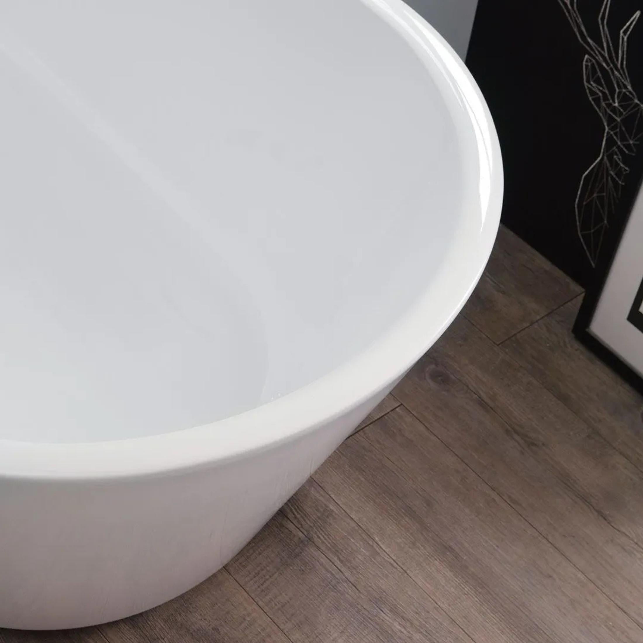 "Anita" freestanding oval bathtub in white acrylic