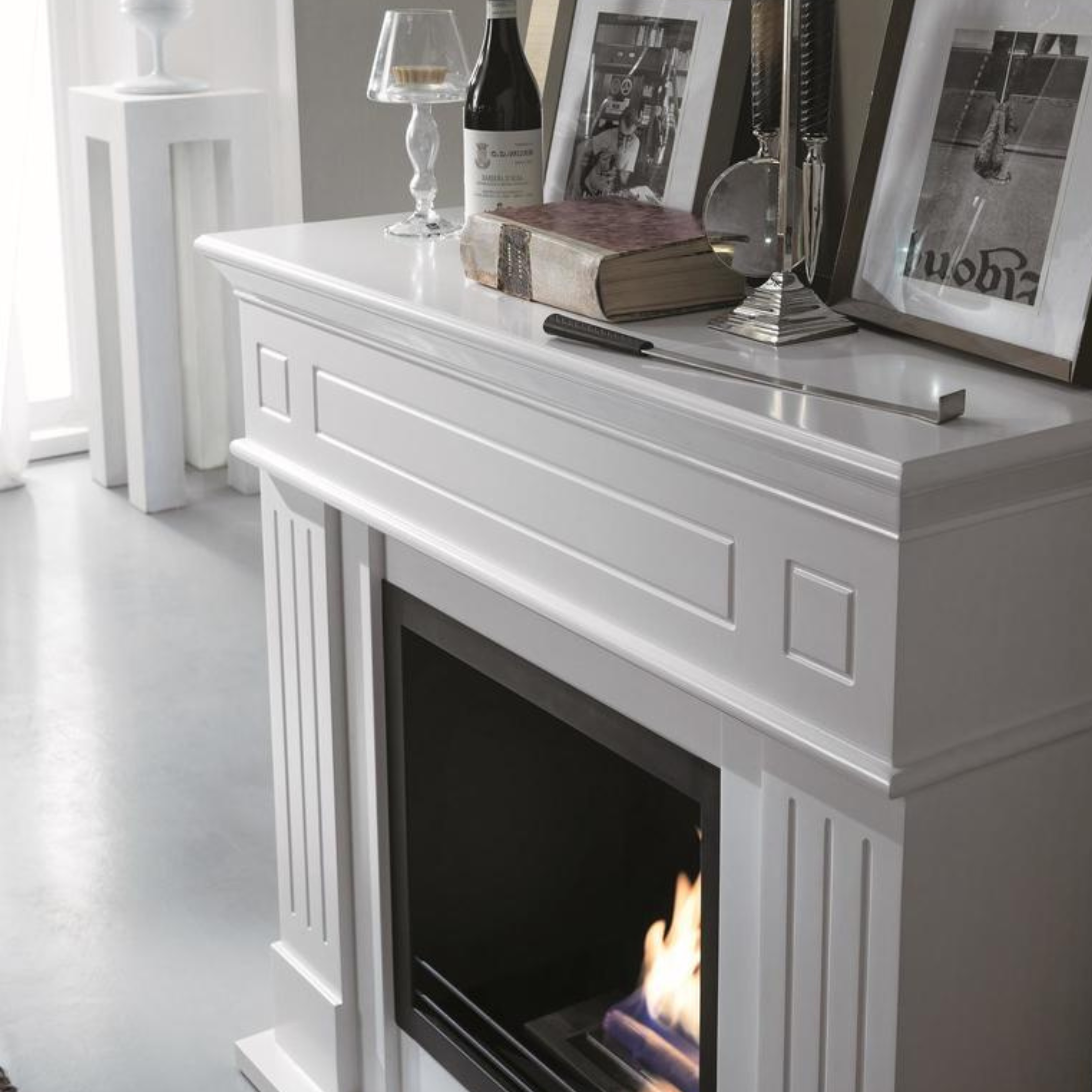 "Amelia" floor-standing bioethanol fireplace in painted metal, 102x37 cm, 110 cm high