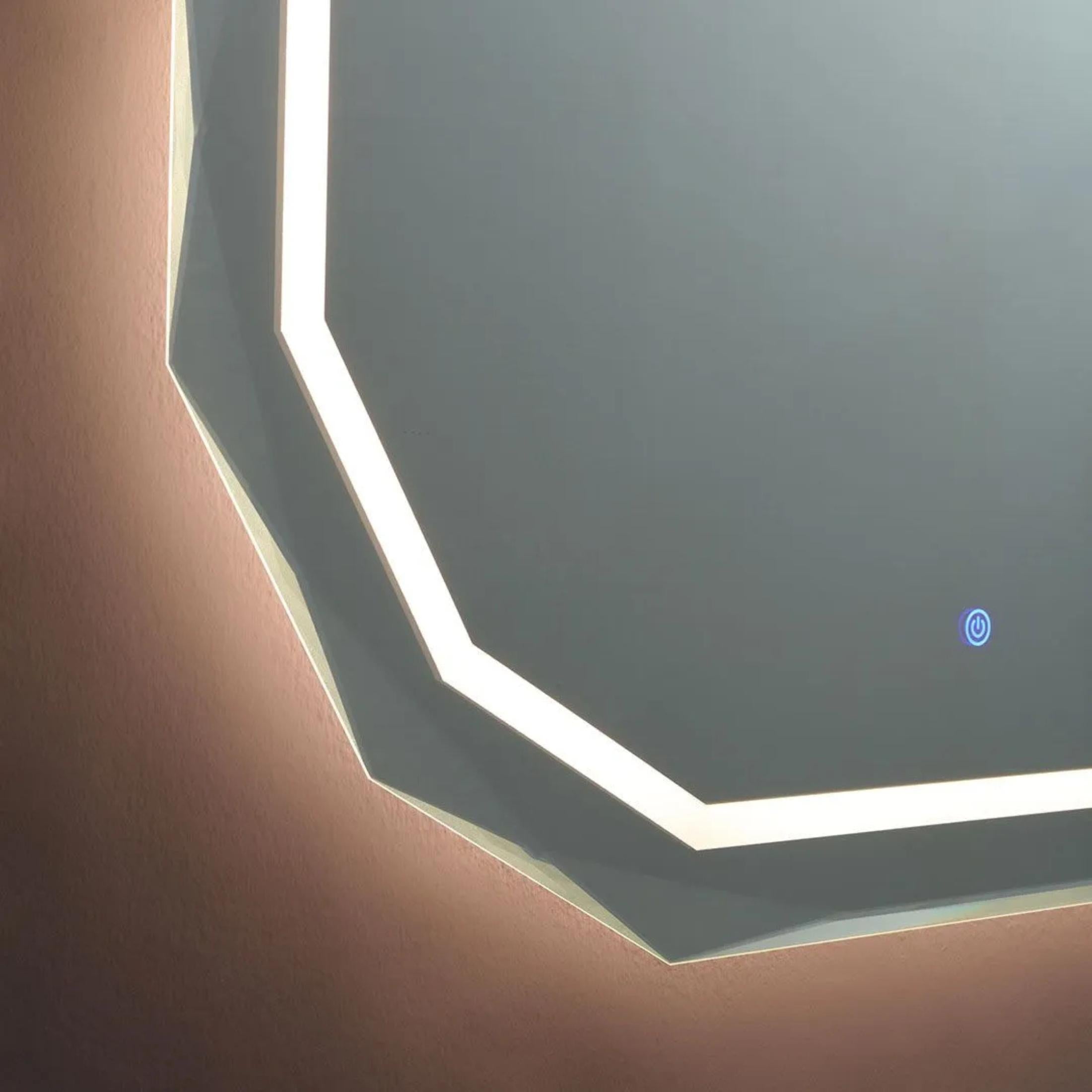 "Horizonte" LED mirror with faceted and illuminated edge