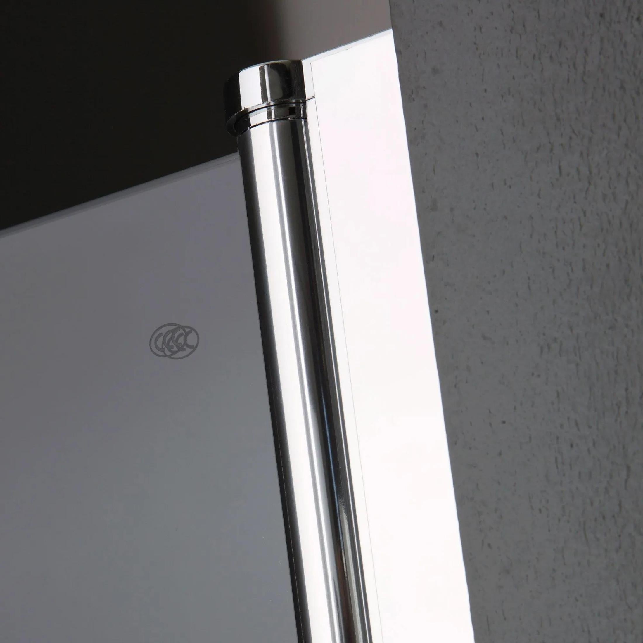 "Siviglia" magnetic shower door in tempered glass and metal, 190 cm high.
