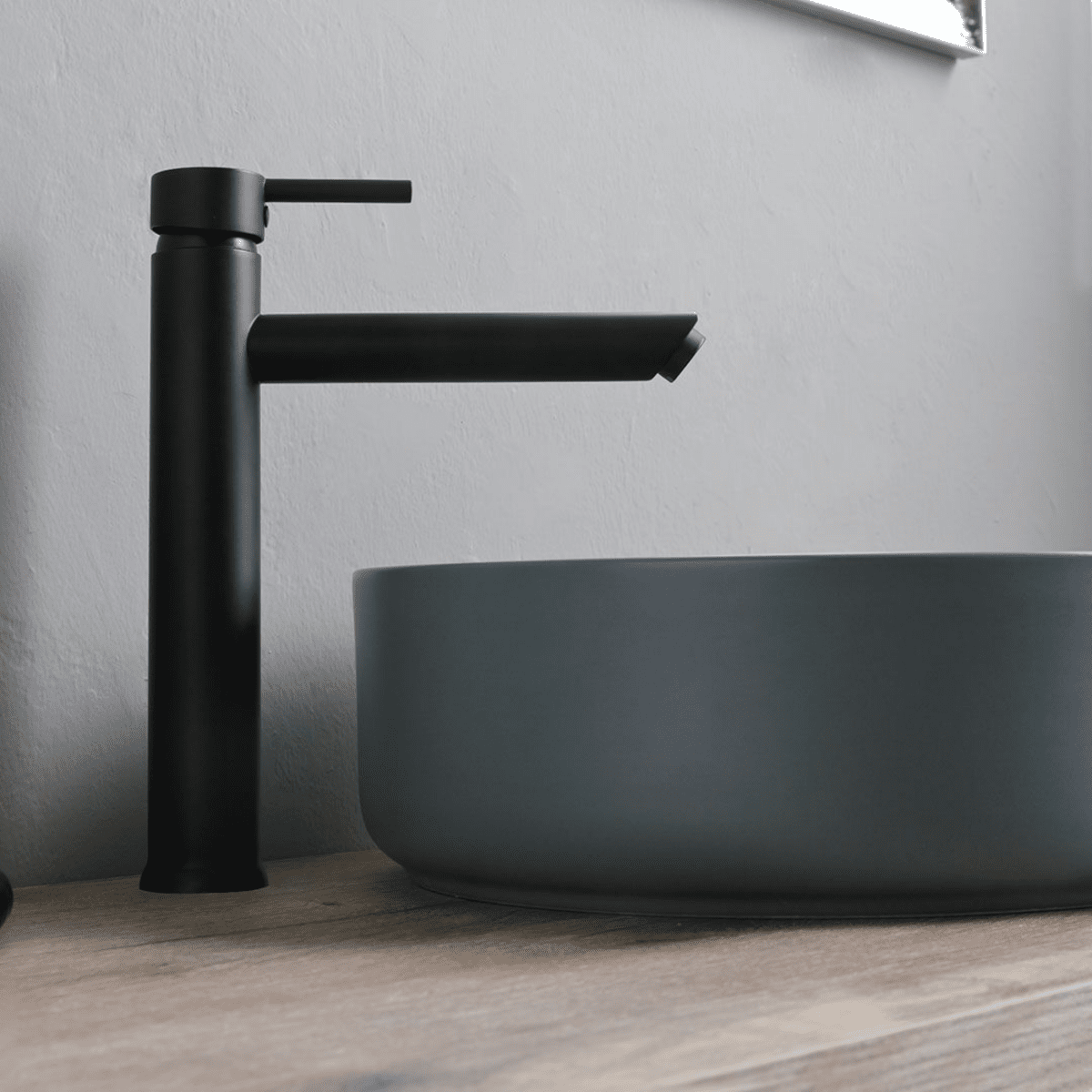 Mobile bagno a terra rovere fossile "Medellín" 100 cm con lavabo grigio rotondo in ceramica e specchio rettangolare - MondoViro