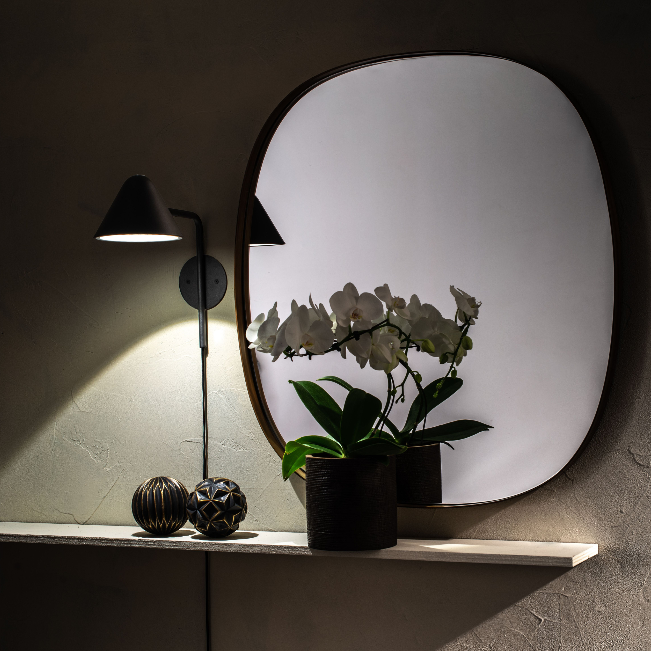 Metal lamp with "Perl" lampshade, floor, table and hanging