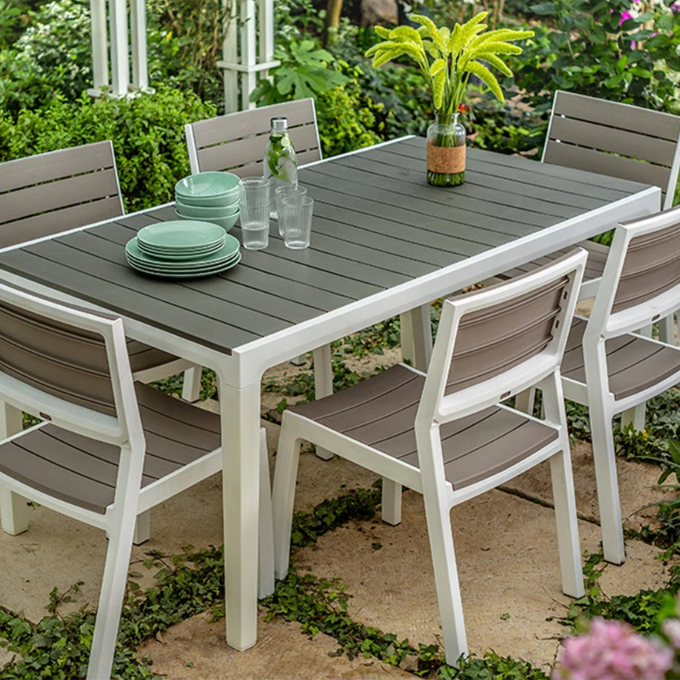 Set of "Harmony" resin chairs with wood effect for the garden, 54x58 cm, 86 cm high.