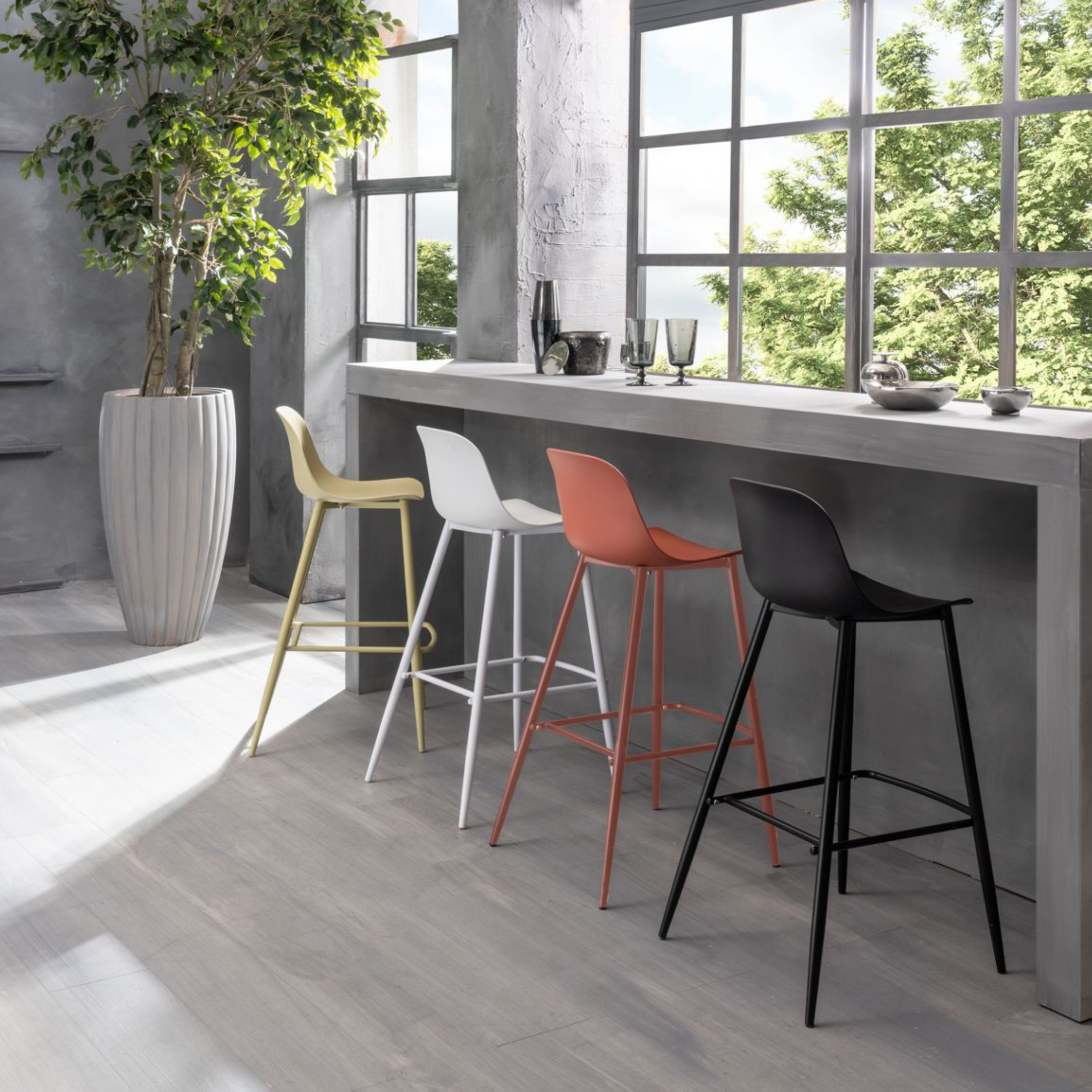 Set of "Ana" high stools in polypropylene with footrest cm 47x47.5 91.5h