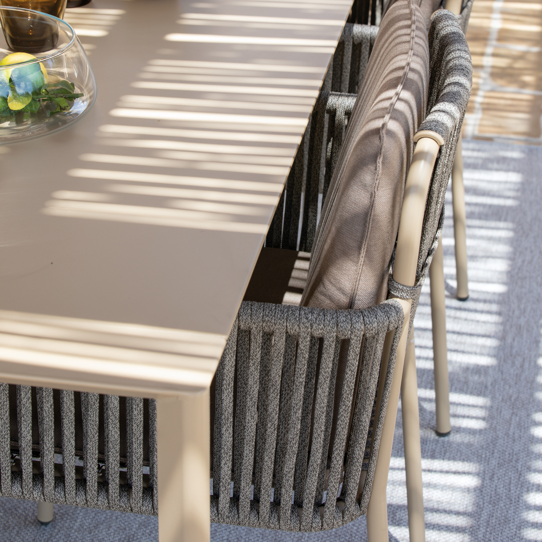 Set of 2 stackable lounge chairs with "Key West" rope cushion and backrest