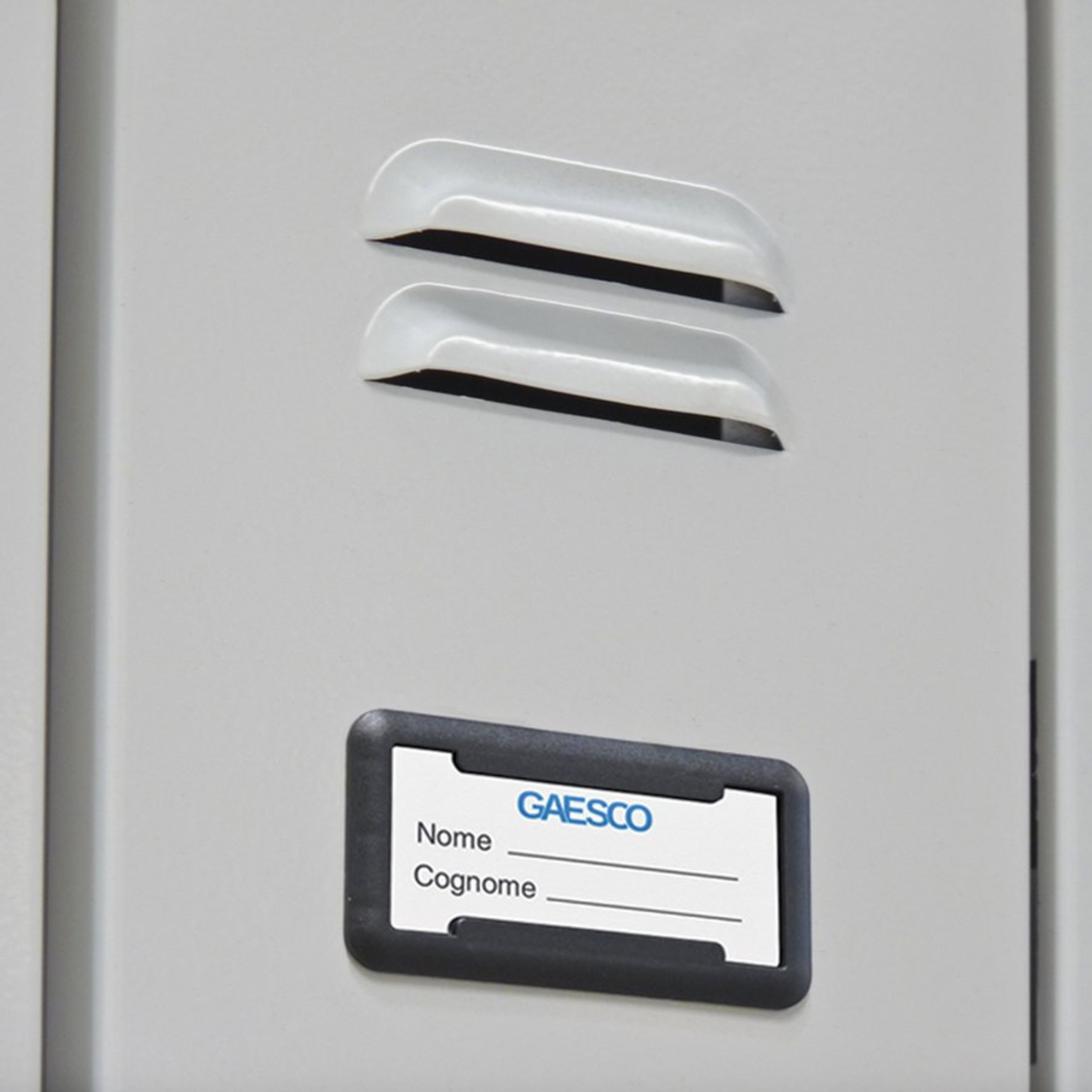 "Daegu" metal dressing closet with shelf and clothes hangers