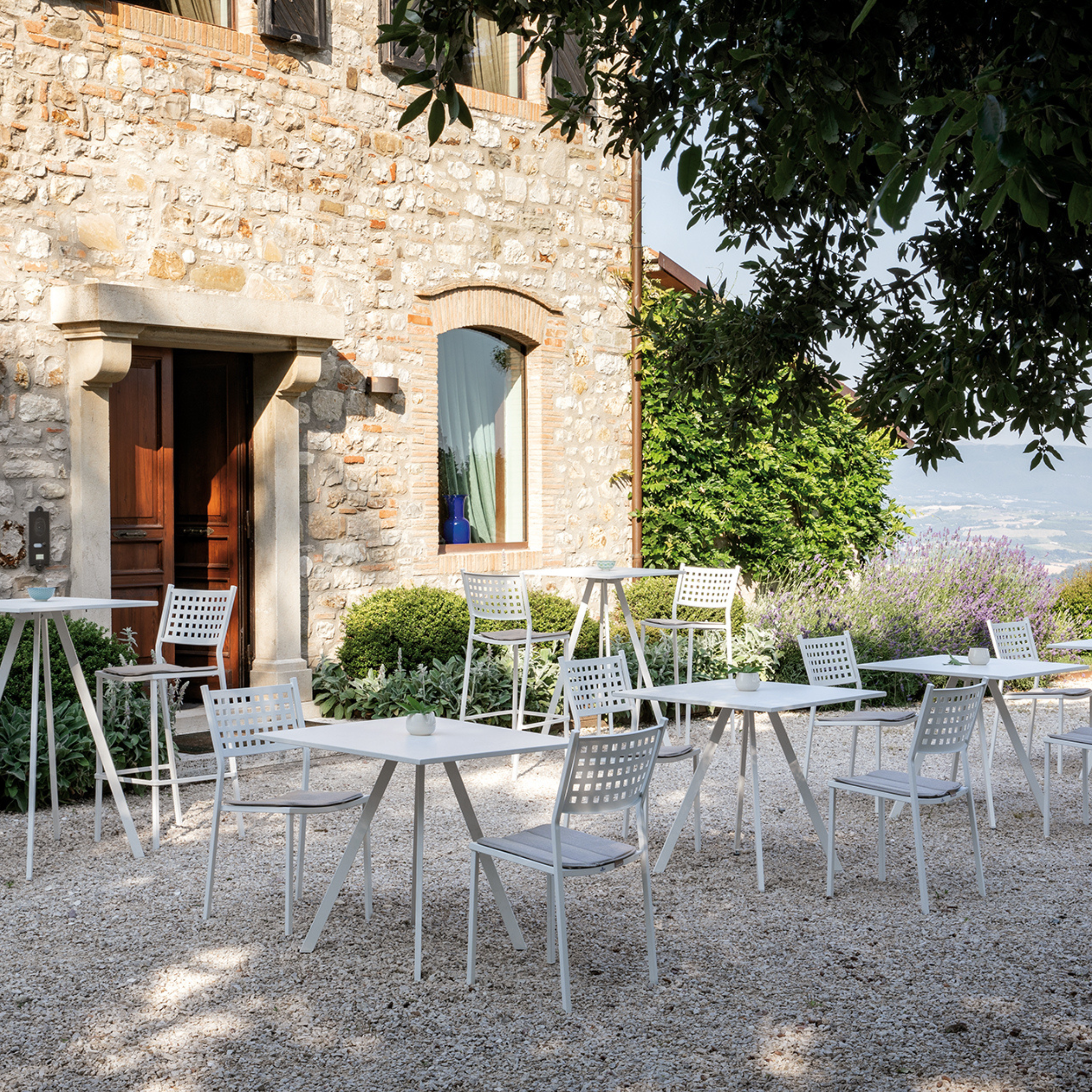 Set of "Alice" metal garden chairs with armrests, stackable, 53x53 cm, 85 cm high.