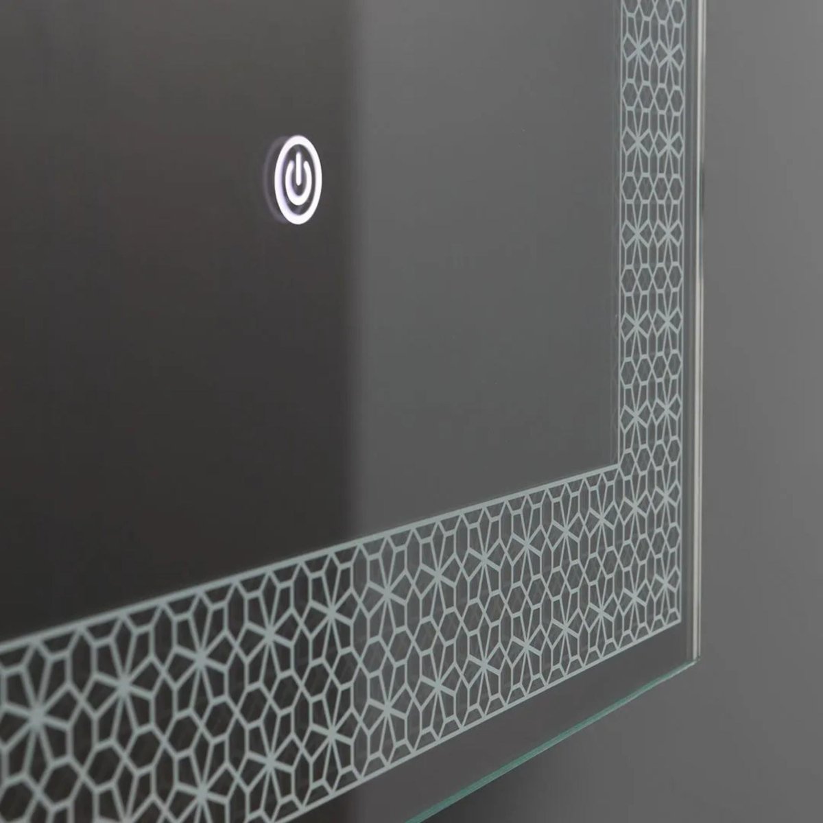 Specchio rettangolare a led "Fresno" con cornice decorata illuminata cm 50x70 - MondoViro