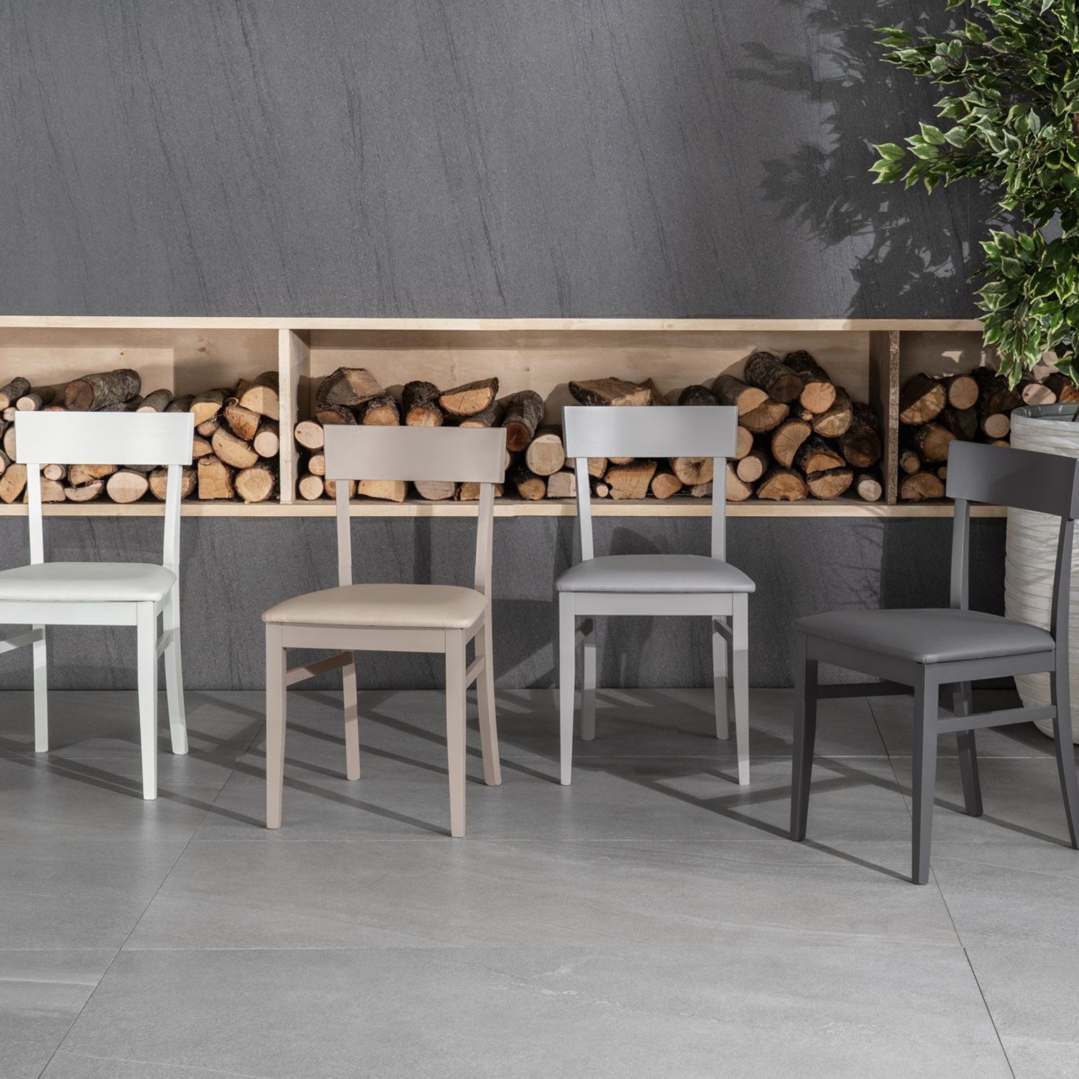 Set of "Siena" living room chairs in lacquered wood, modern upholstered, 44x45 cm, 82 cm high.