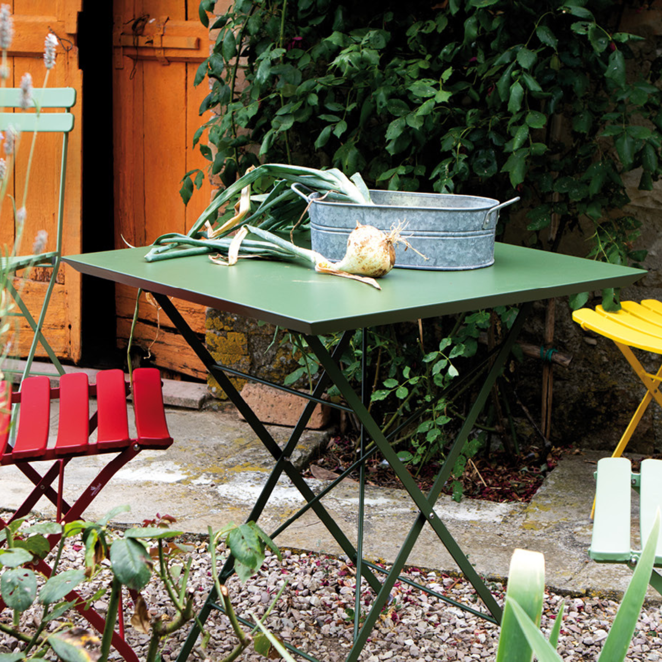 "Step" folding square table in galvanized metal for the garden, height 75 cm