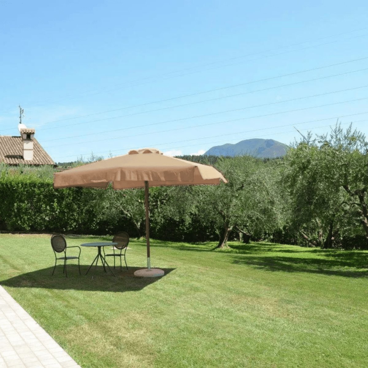 Ombrellone moderno "Corallo Glamour" con palo centrale effetto rovere - MondoViro