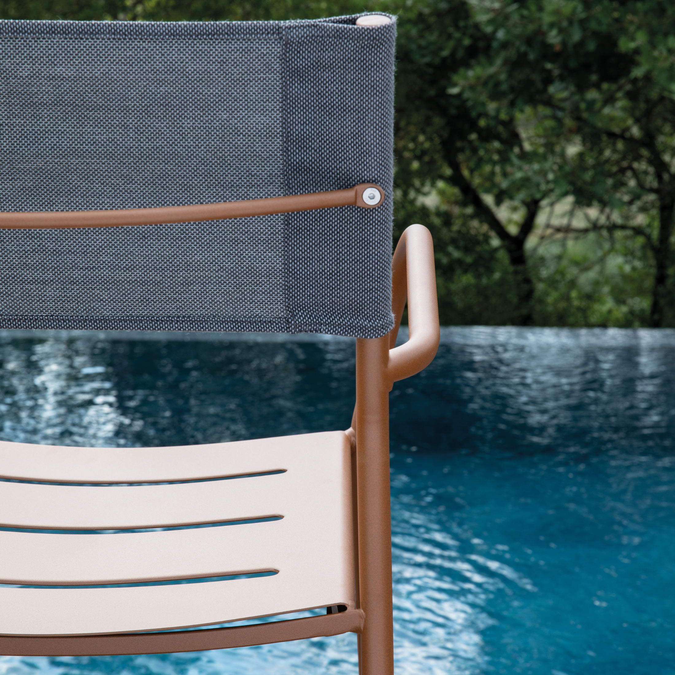 Set of "Vera" stackable garden chairs in metal and backrest in fabric, 56x50 cm, 86h