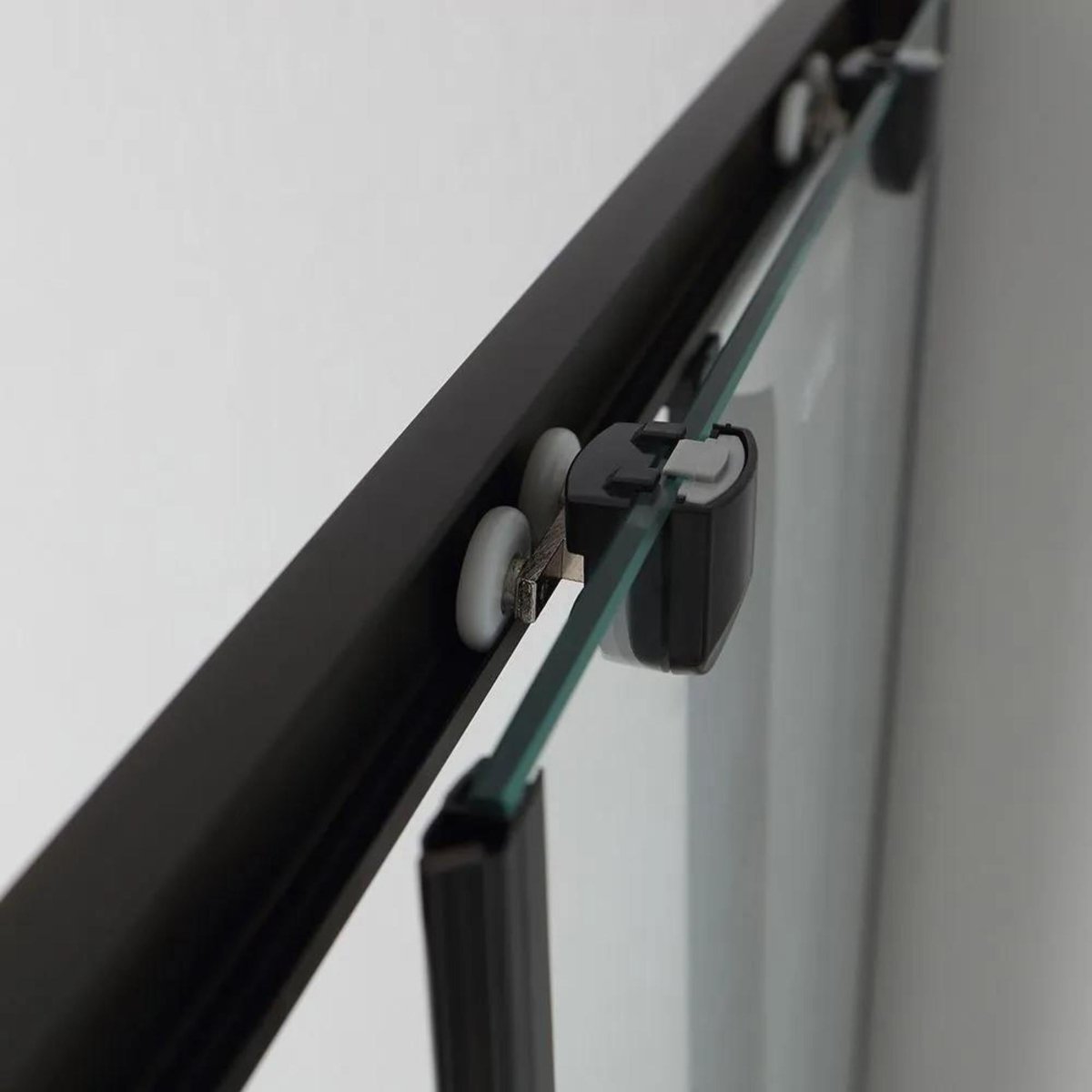 Box doccia rettangolare "Cielo" in vetro trasparente con profilo nero opaco h 190 cm - MondoViro