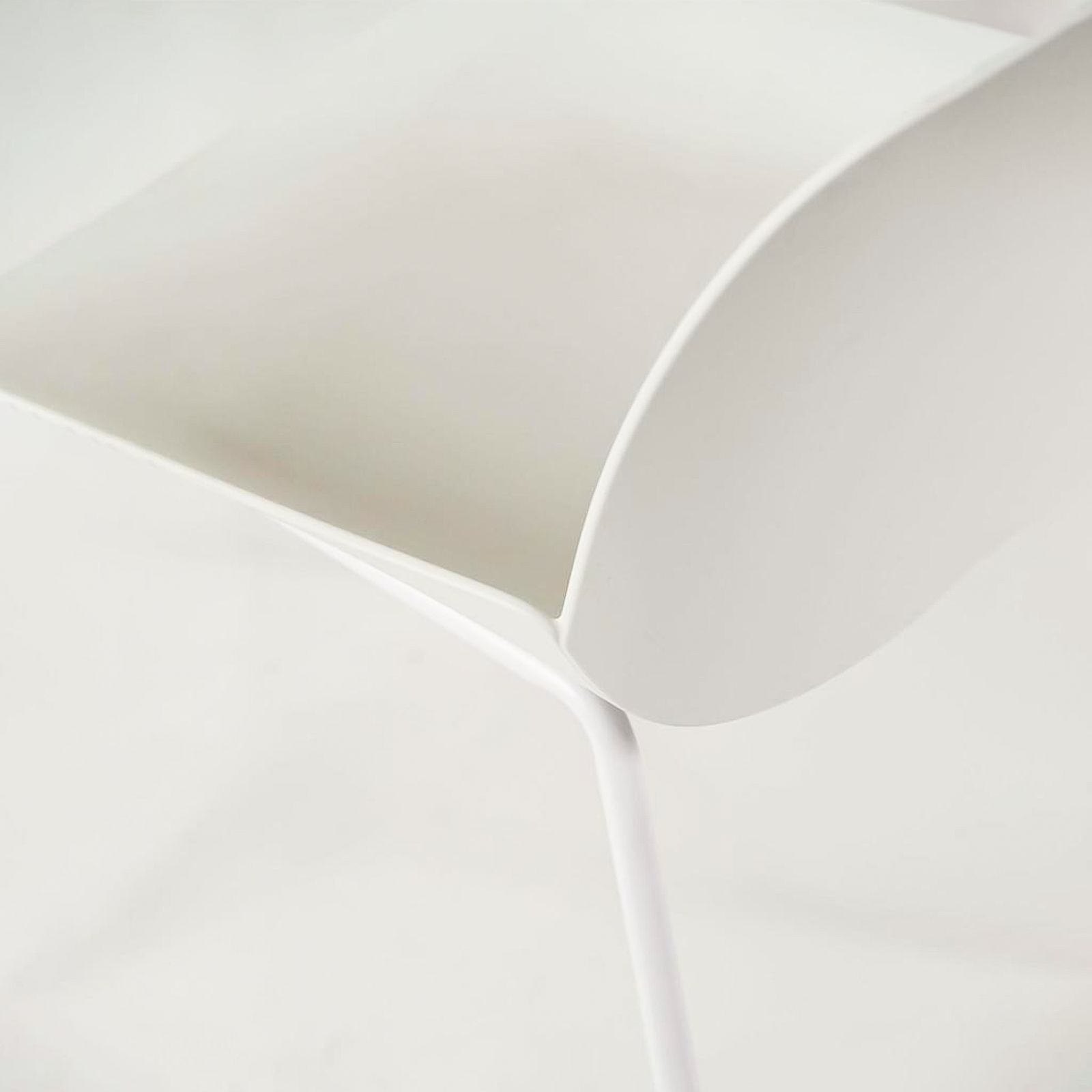 Set di sgabelli alti "Ana" in polipropilene con poggiapiedi cm 47x47,5 91,5h