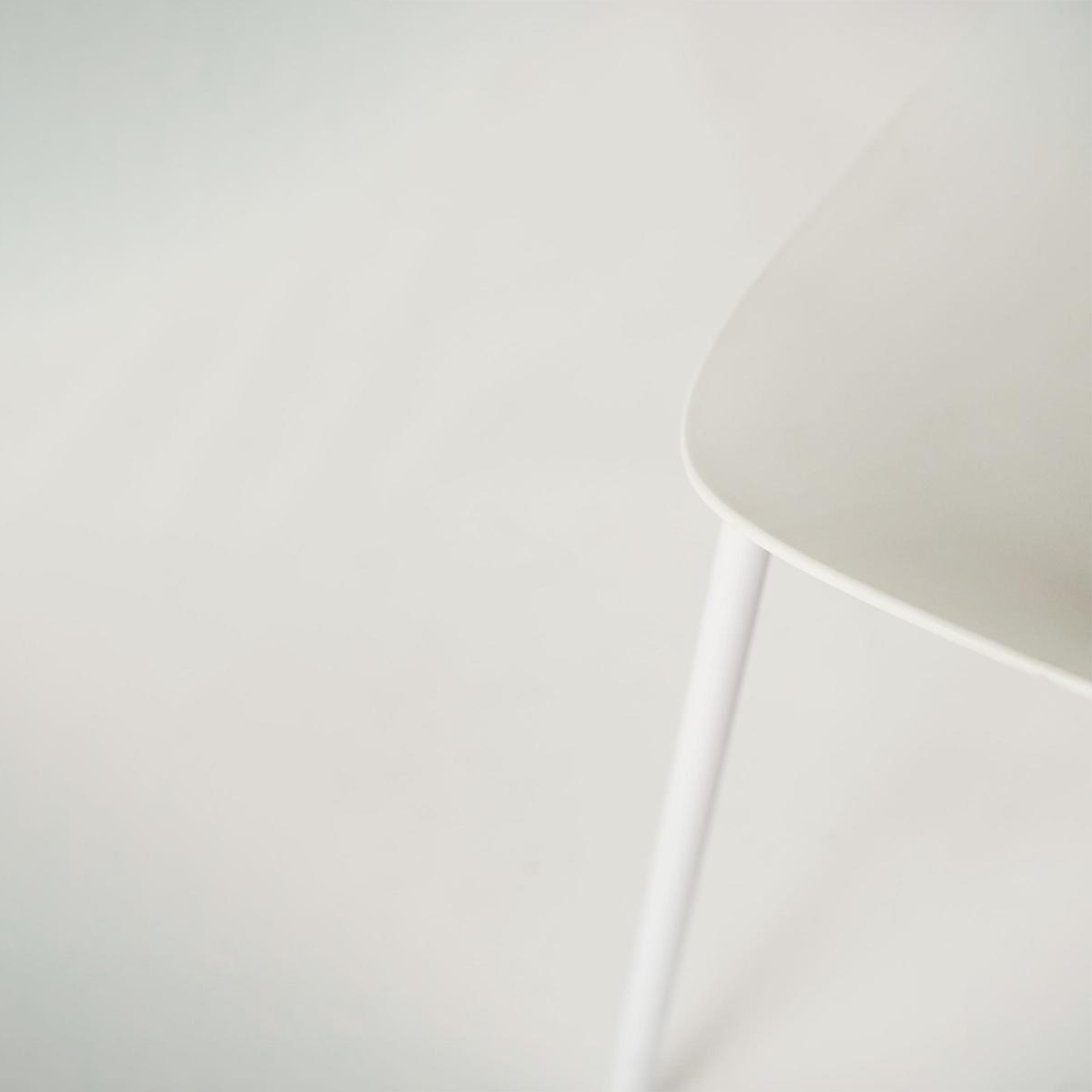 Set of modern "Azzurra" polypropylene chairs with painted metal frame for the living room