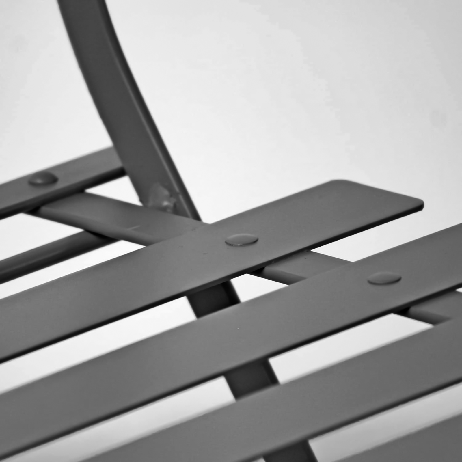 "Giotto" steel dining set with 2 chairs and a folding round table