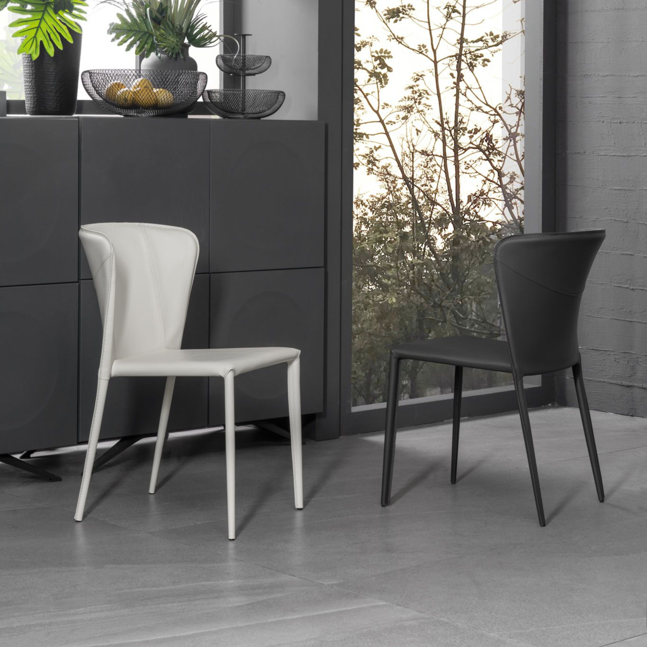 Set of modern "Glicine" faux leather chairs for the living room, elegant, 56x49 cm, 82 cm high.