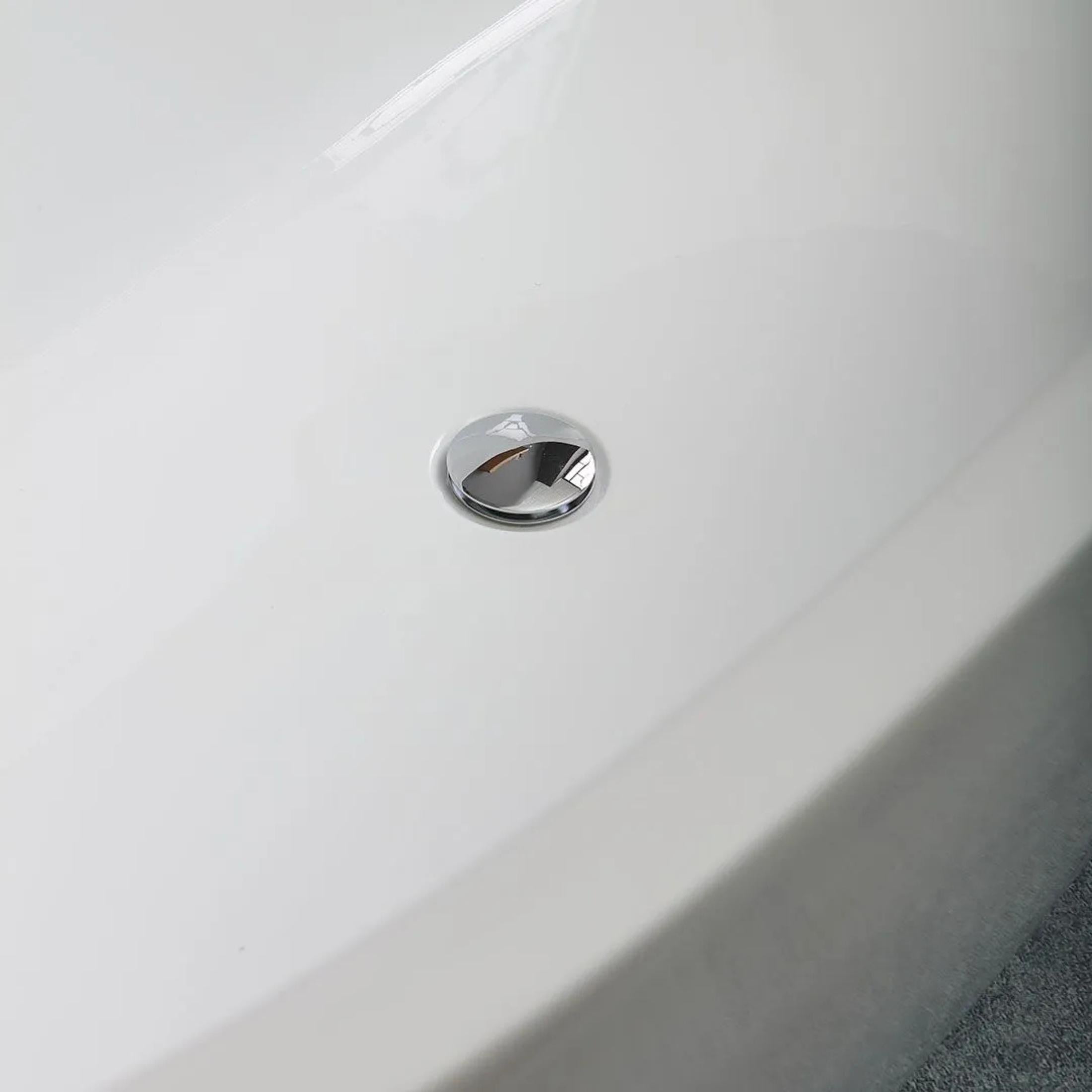 "Clarissa" oval freestanding bathtub in white acrylic, 165x75 cm, 59h