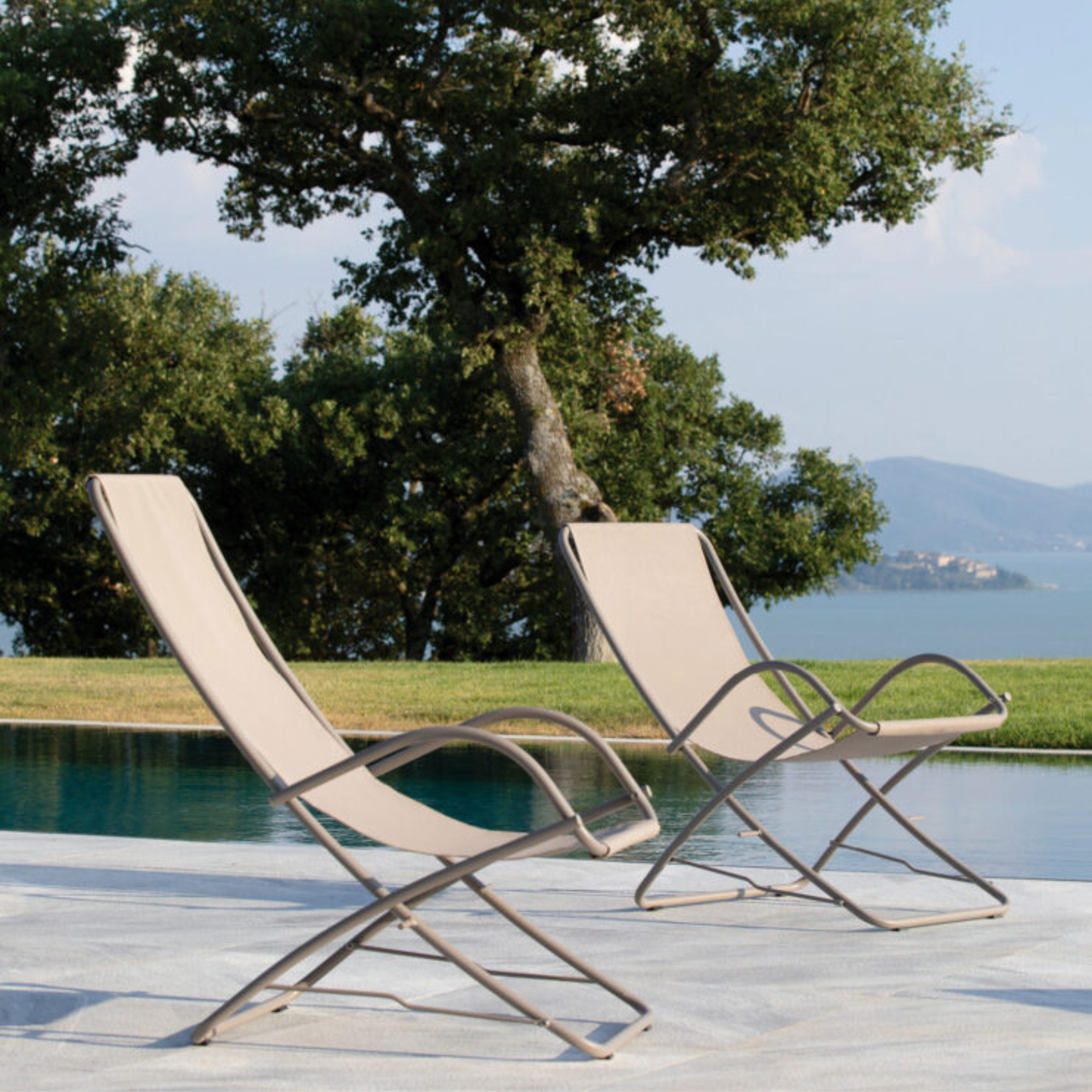 "Park" garden sun lounger in fabric and aluminium, 64x97.5 cm, 93h