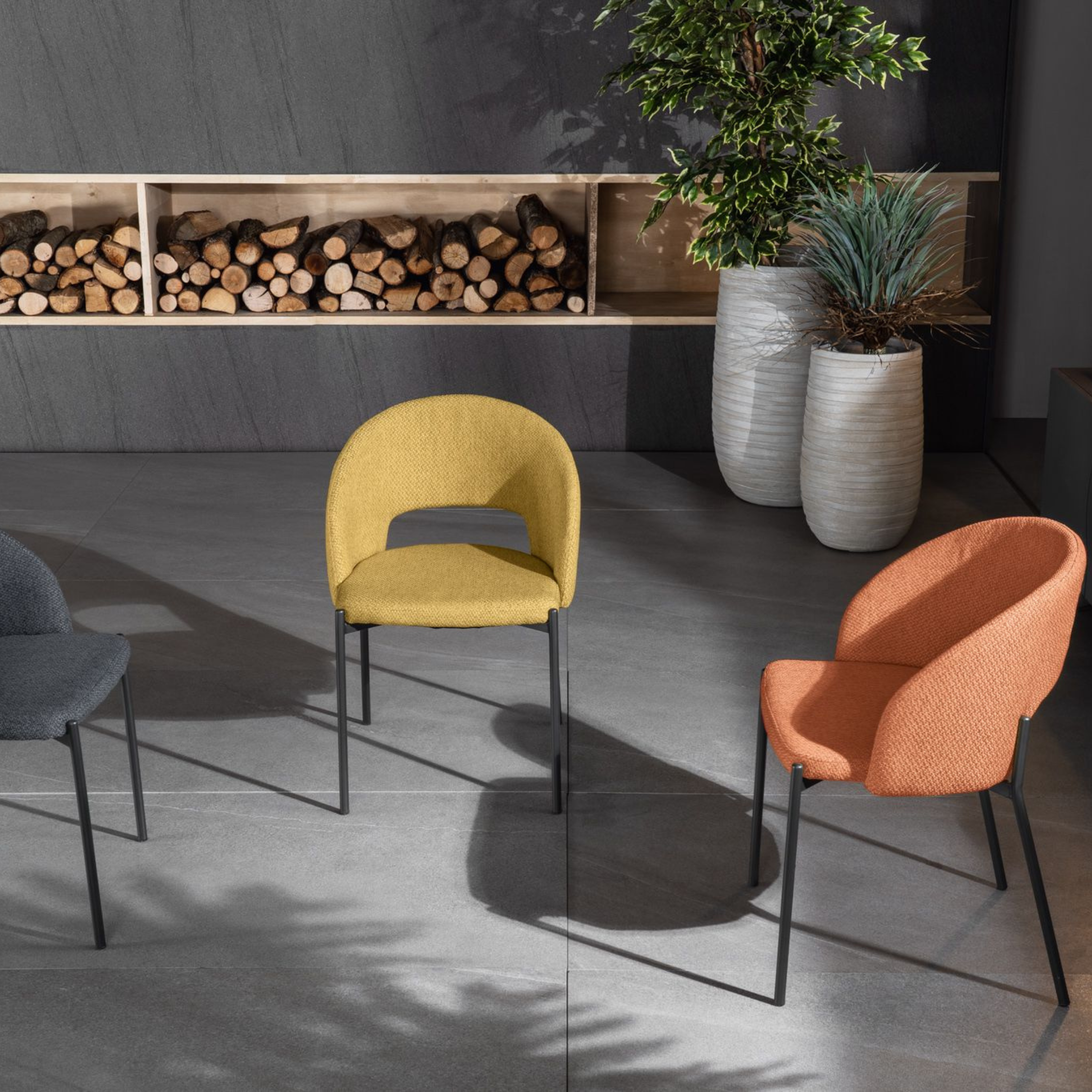 Set of modern upholstered "Erica" dining chairs in fabric, 56x52 cm, 78.5 cm high.