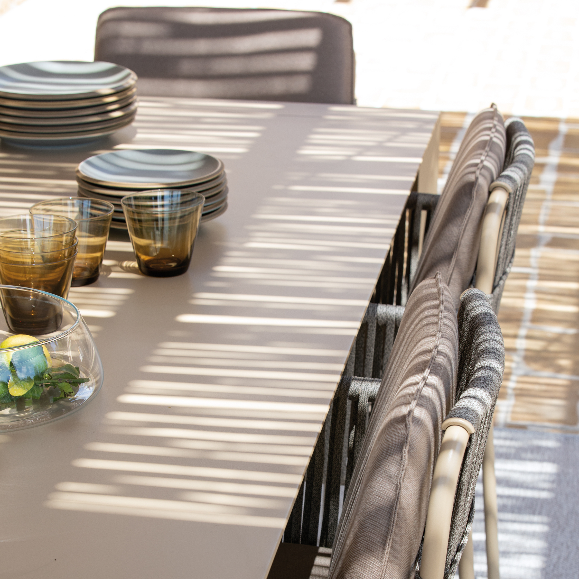 Set of 2 stackable lounge chairs with "Key West" rope cushion and backrest