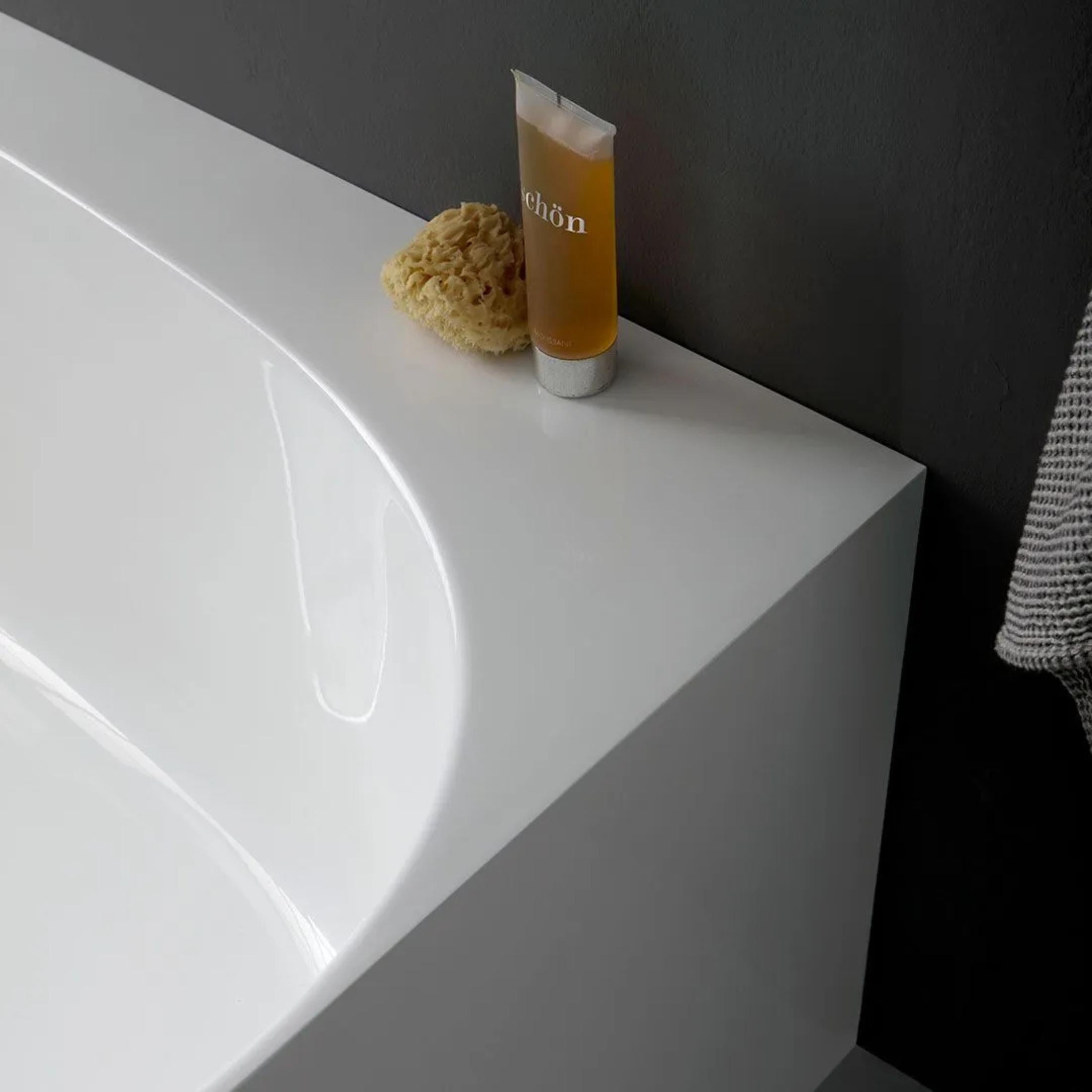 "Siena" oval wall-mounted bathtub in marble resin, 158x86 cm, 58 cm high