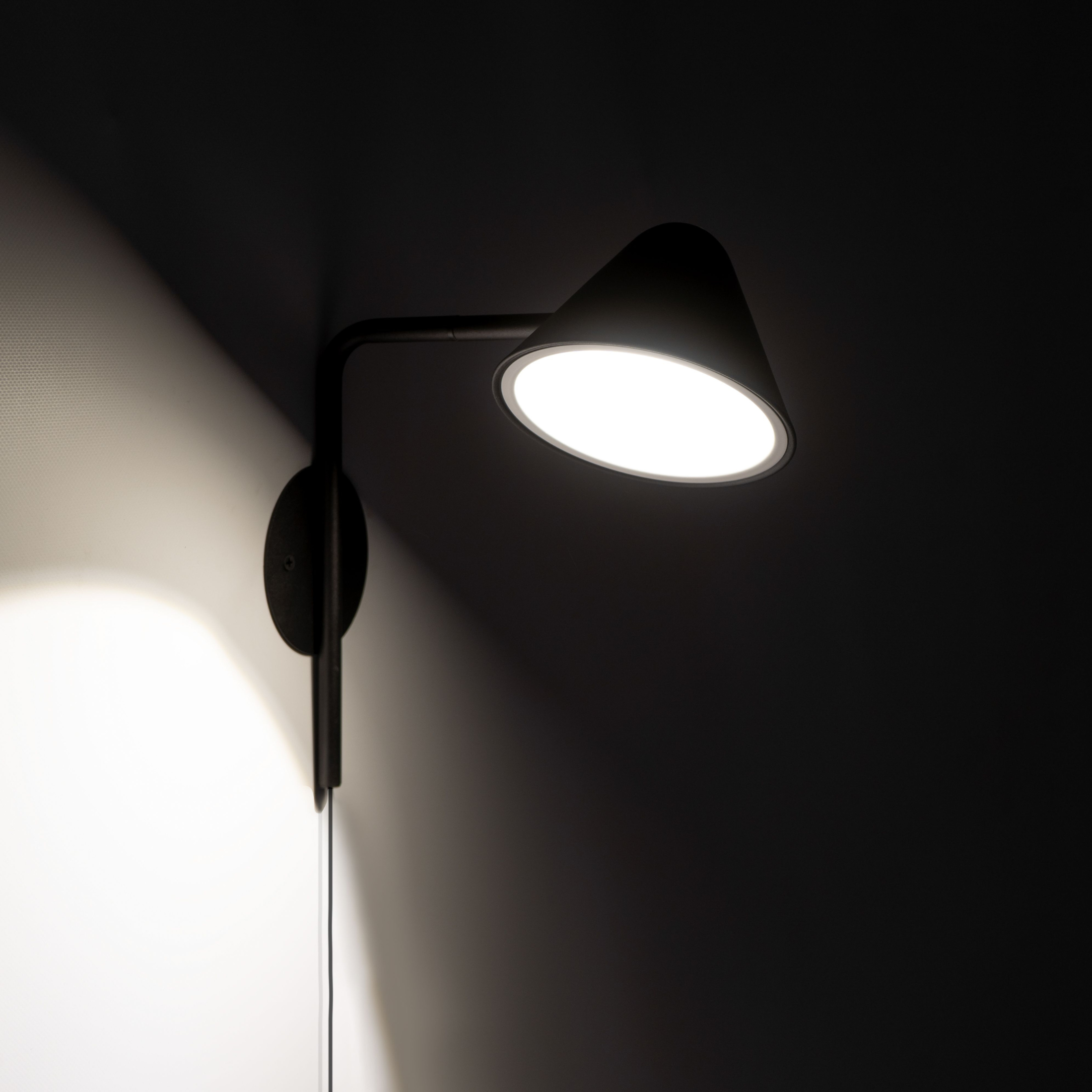 Metal lamp with "Perl" lampshade, floor, table and hanging