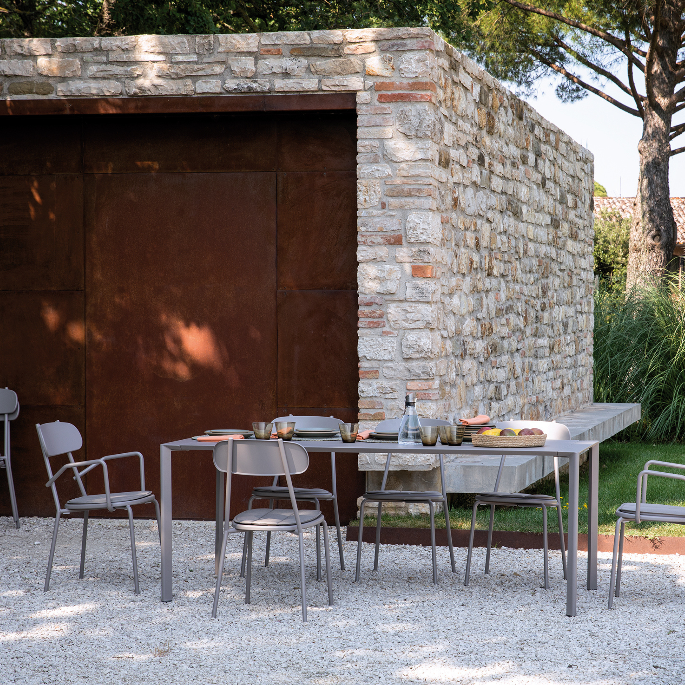 Set of "Fox" stackable painted metal garden chairs, 53x53 cm, 84h