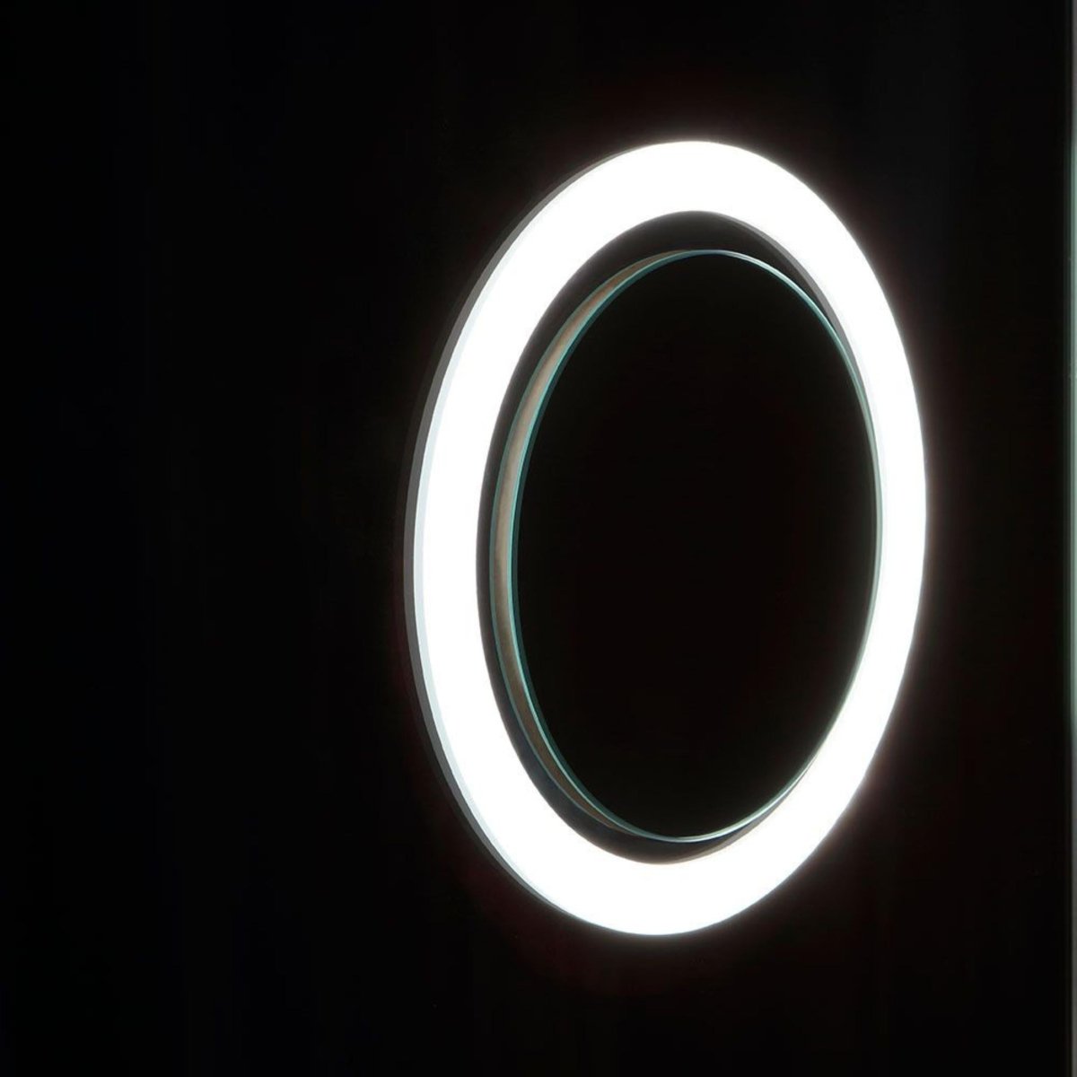 Specchio a led rettangolare "Corvallis" con ingranditore retroilluminato cm 120x70 - MondoViro