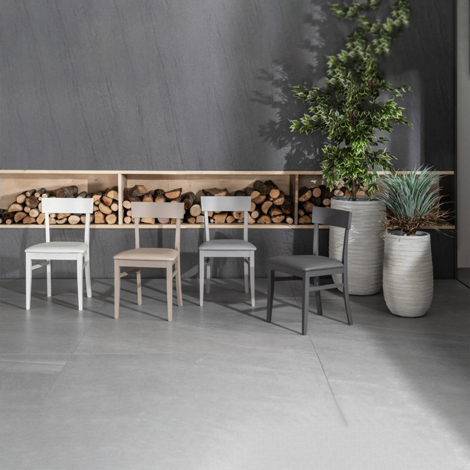 Set of "Siena" living room chairs in lacquered wood, modern upholstered, 44x45 cm, 82 cm high.