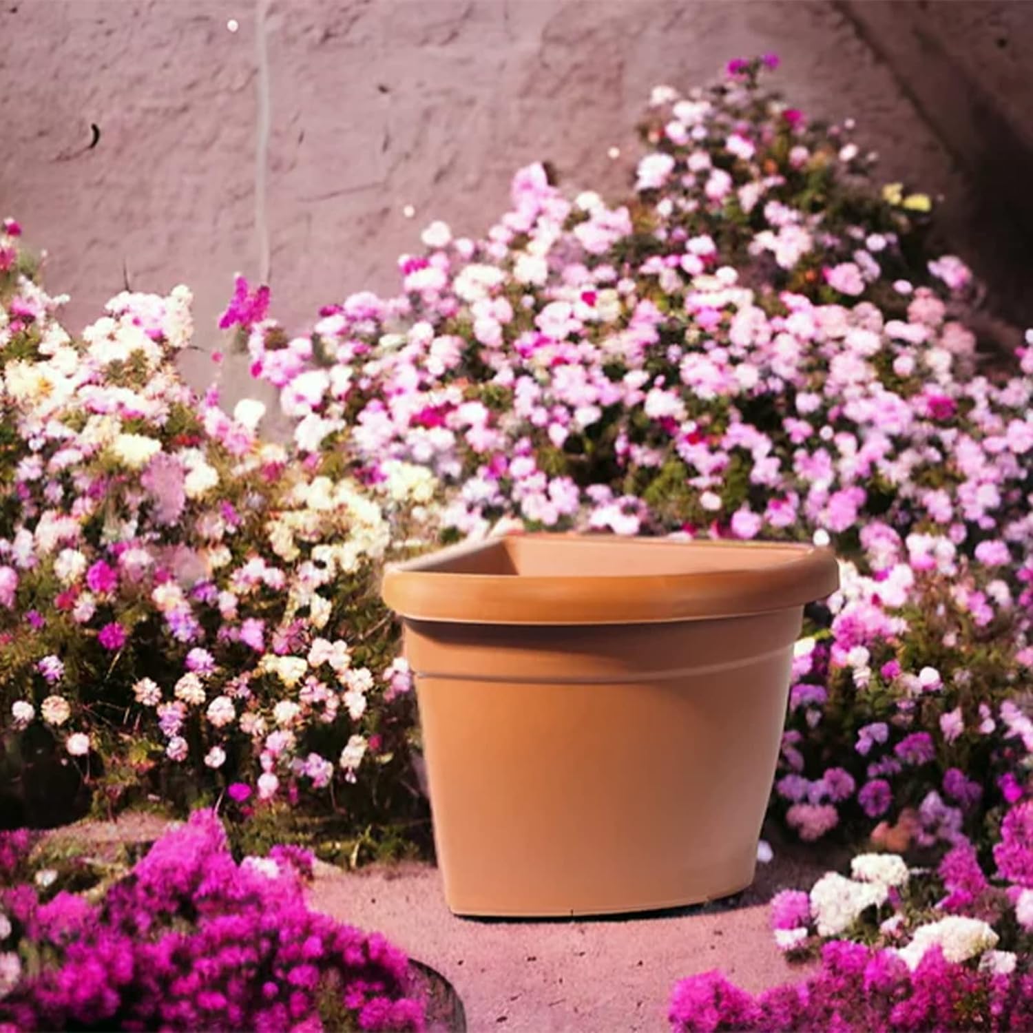"Sunflower" corner terracotta plastic pot and saucer for outdoors
