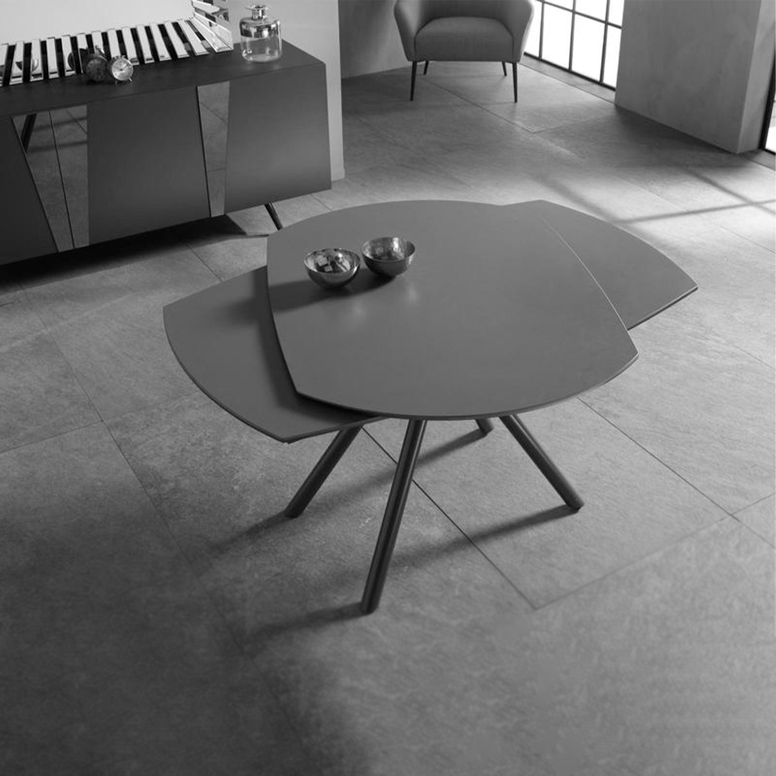 Modern extendable table "Atmosphera" with ceramic top and painted metal frame