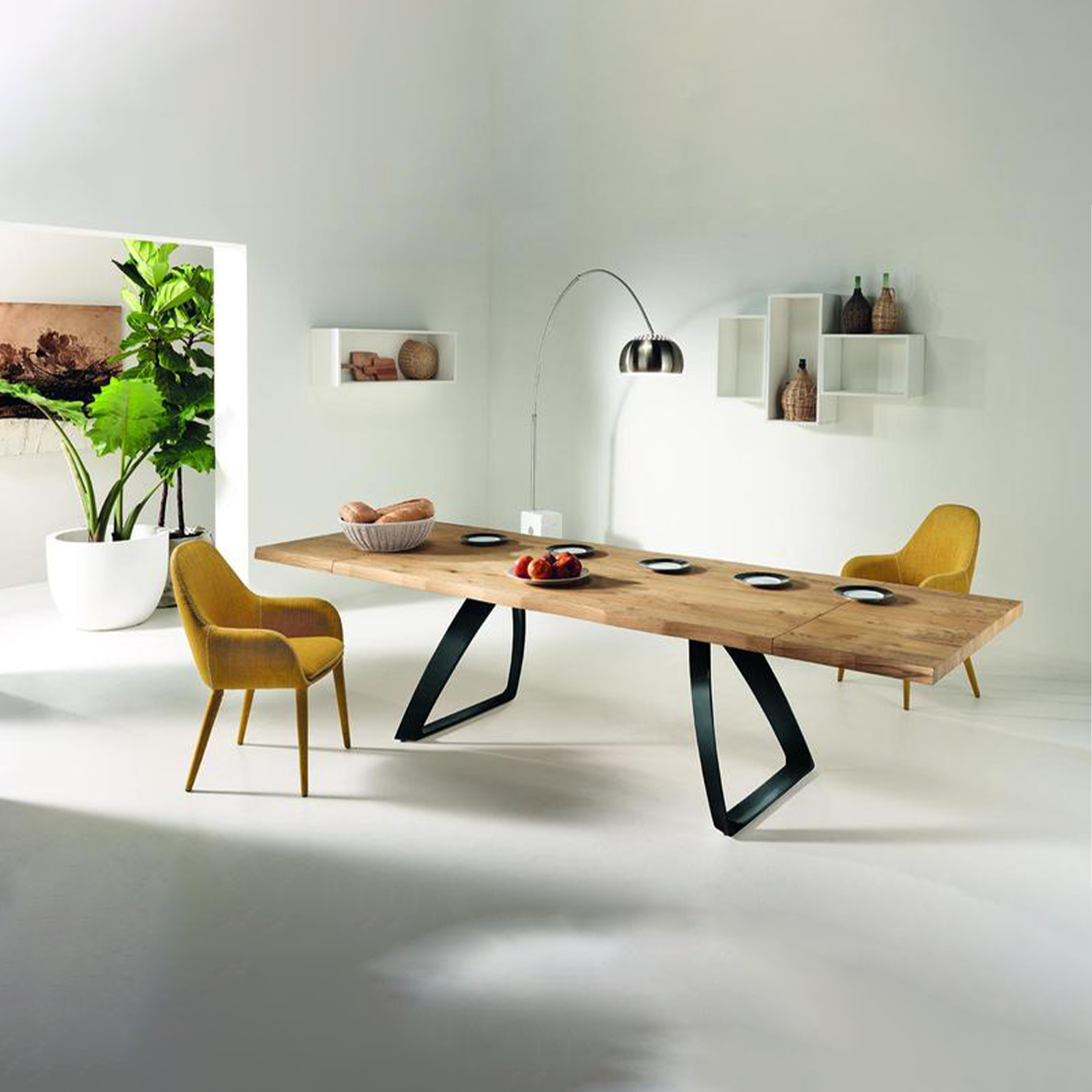 "Arthur" fixed table with wooden top and metal legs, 160x90 cm, 76 cm high.