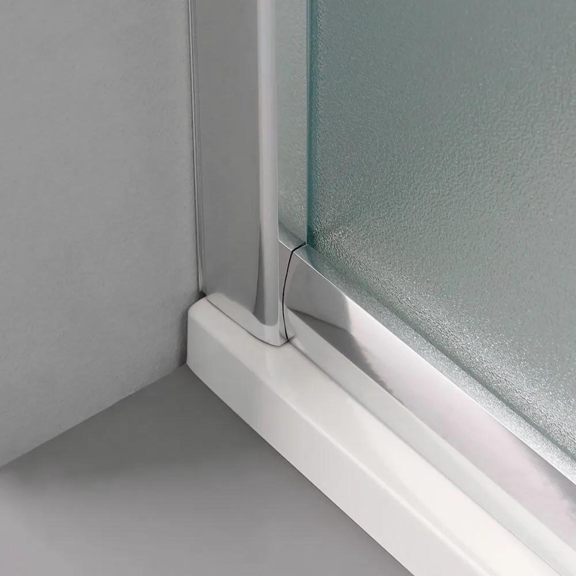 Semicircular "Genova" shower enclosure with two sliding doors in tempered glass, 185 cm high.