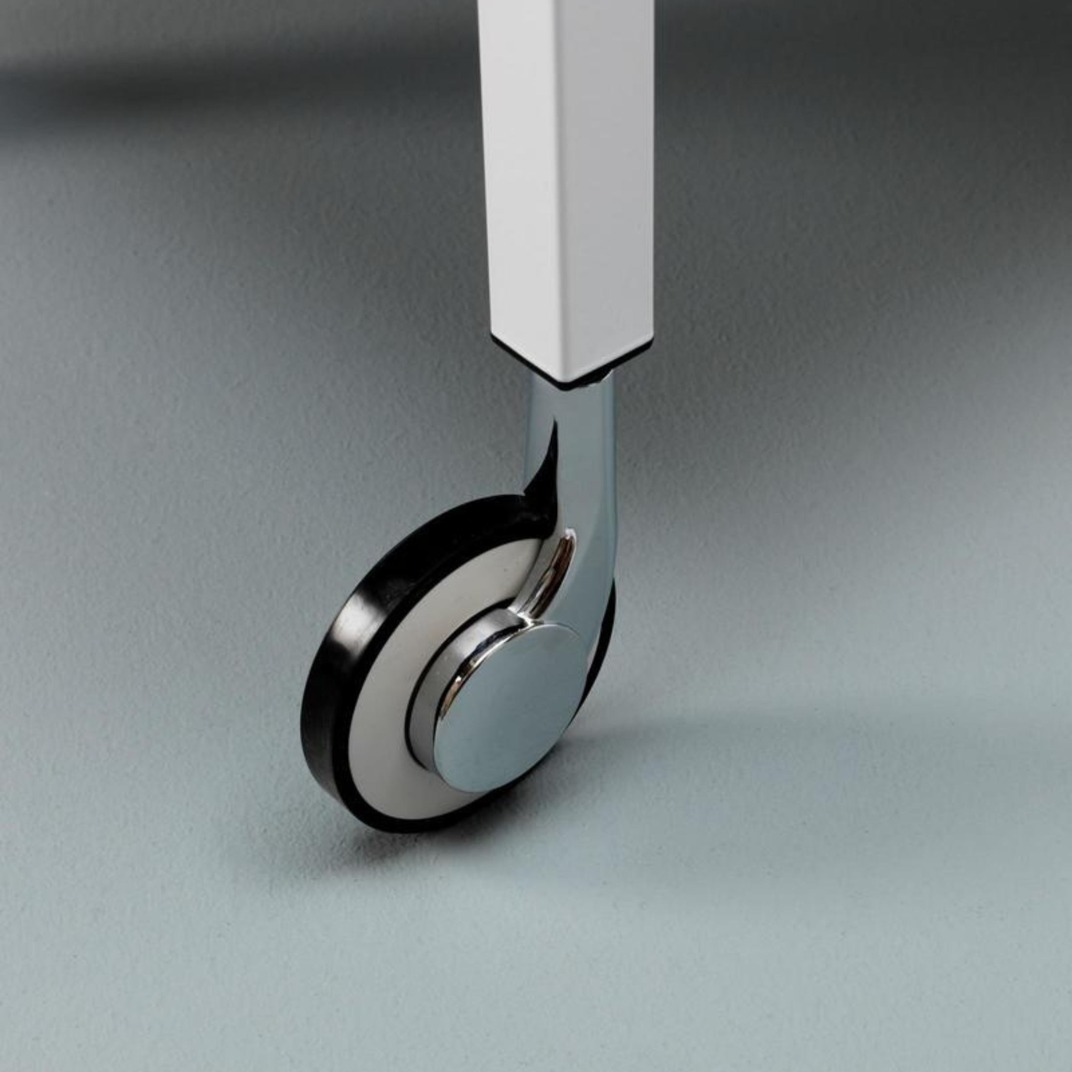 "Riz" white metal drinks trolley with 2 shelves, 75x40 cm, 80h