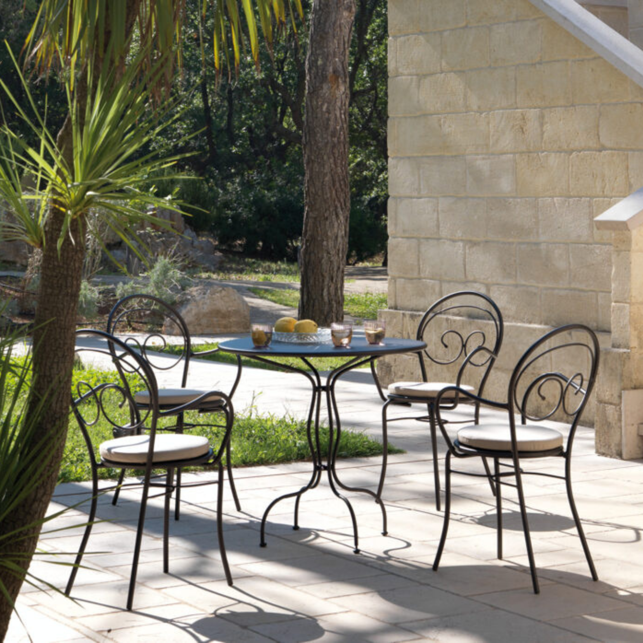 Set of classic "Mimmo" garden chairs in painted metal, stackable, 43x52 cm, 89h