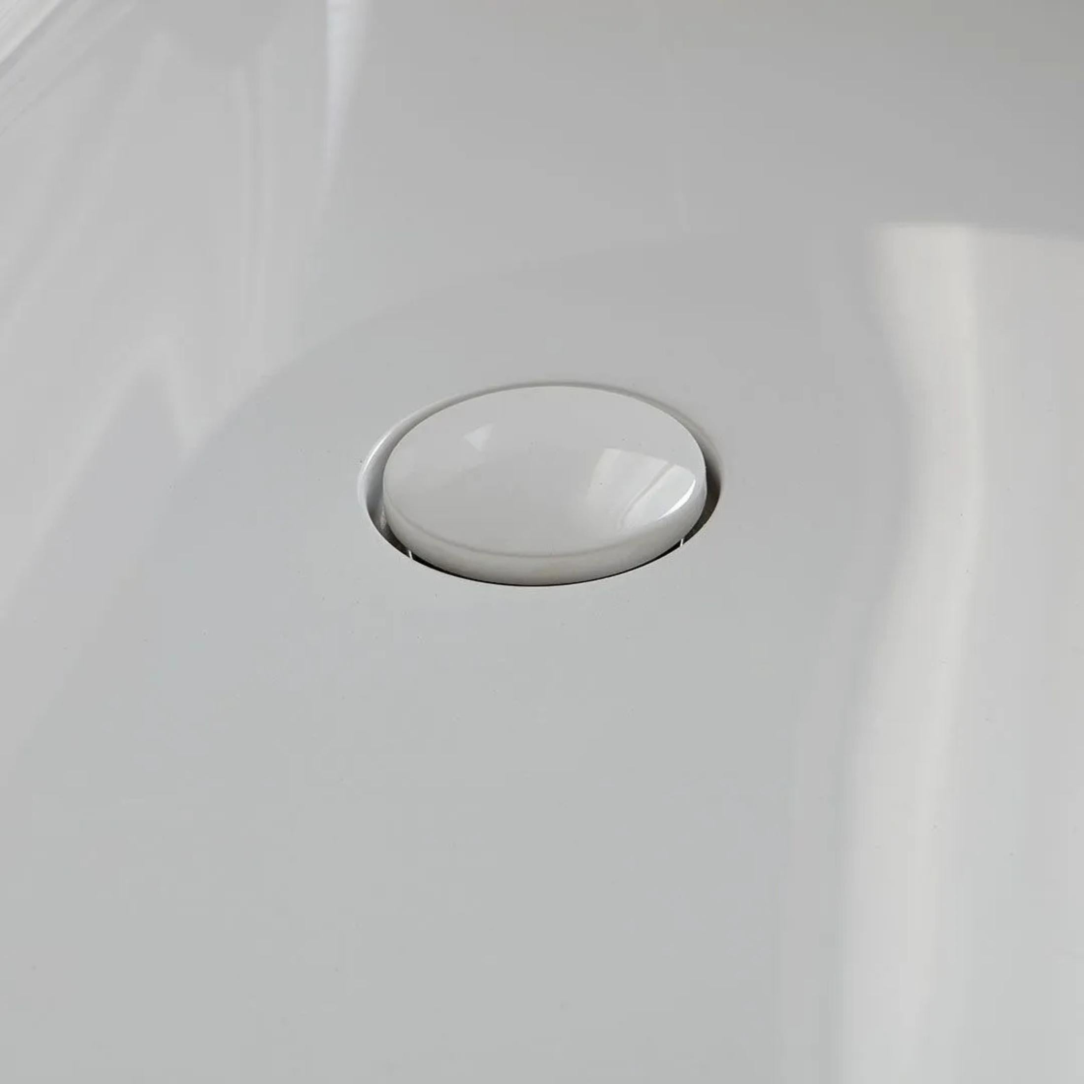 "Bari" oval freestanding bathtub in white recomposed marble, 170x84 cm, 84h