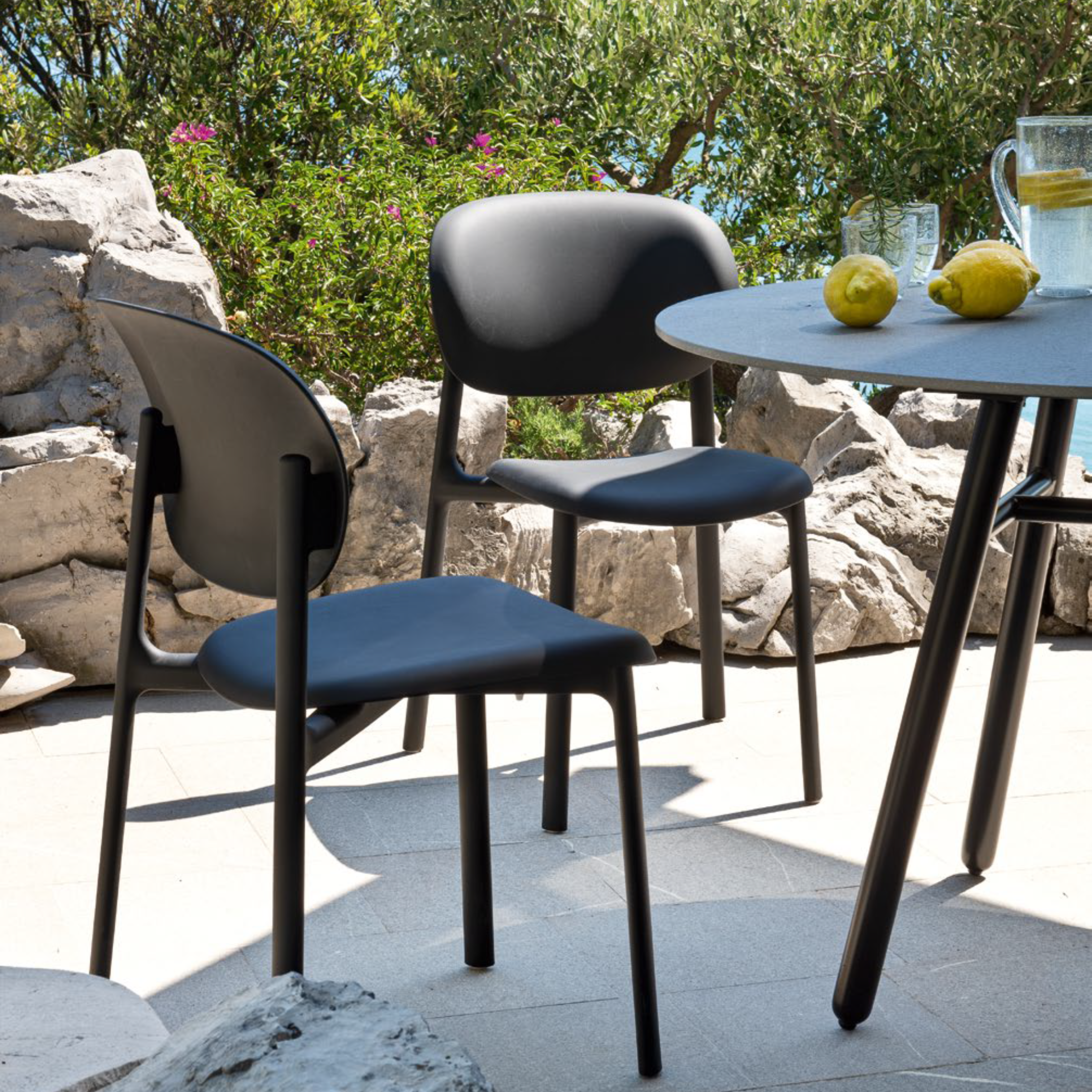 "Zero" modern living room chair in recycled polypropylene 53x53 cm 82h