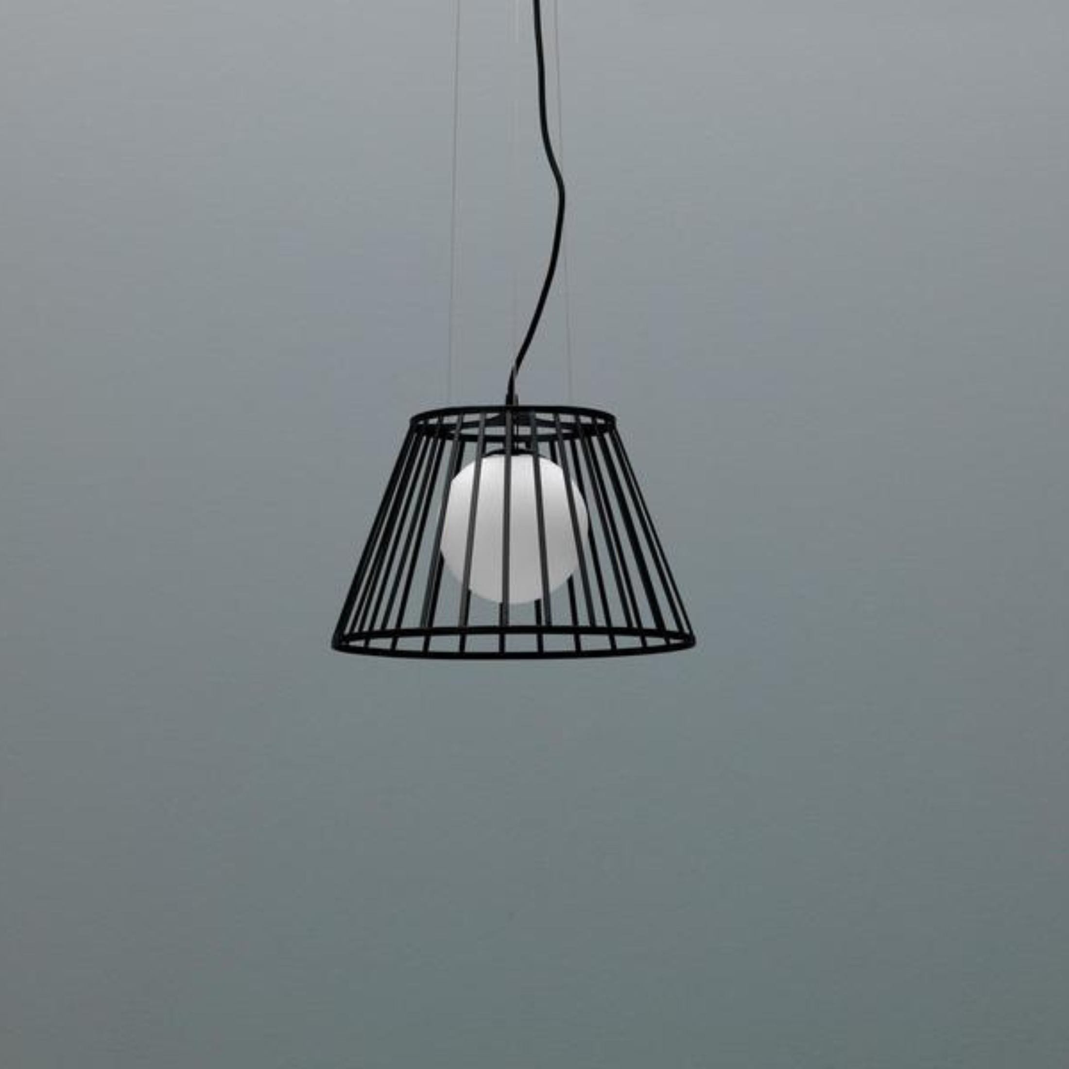 "Antares" black metal pendant lamp with adjustable cable, 35x35 cm, 120 cm high.